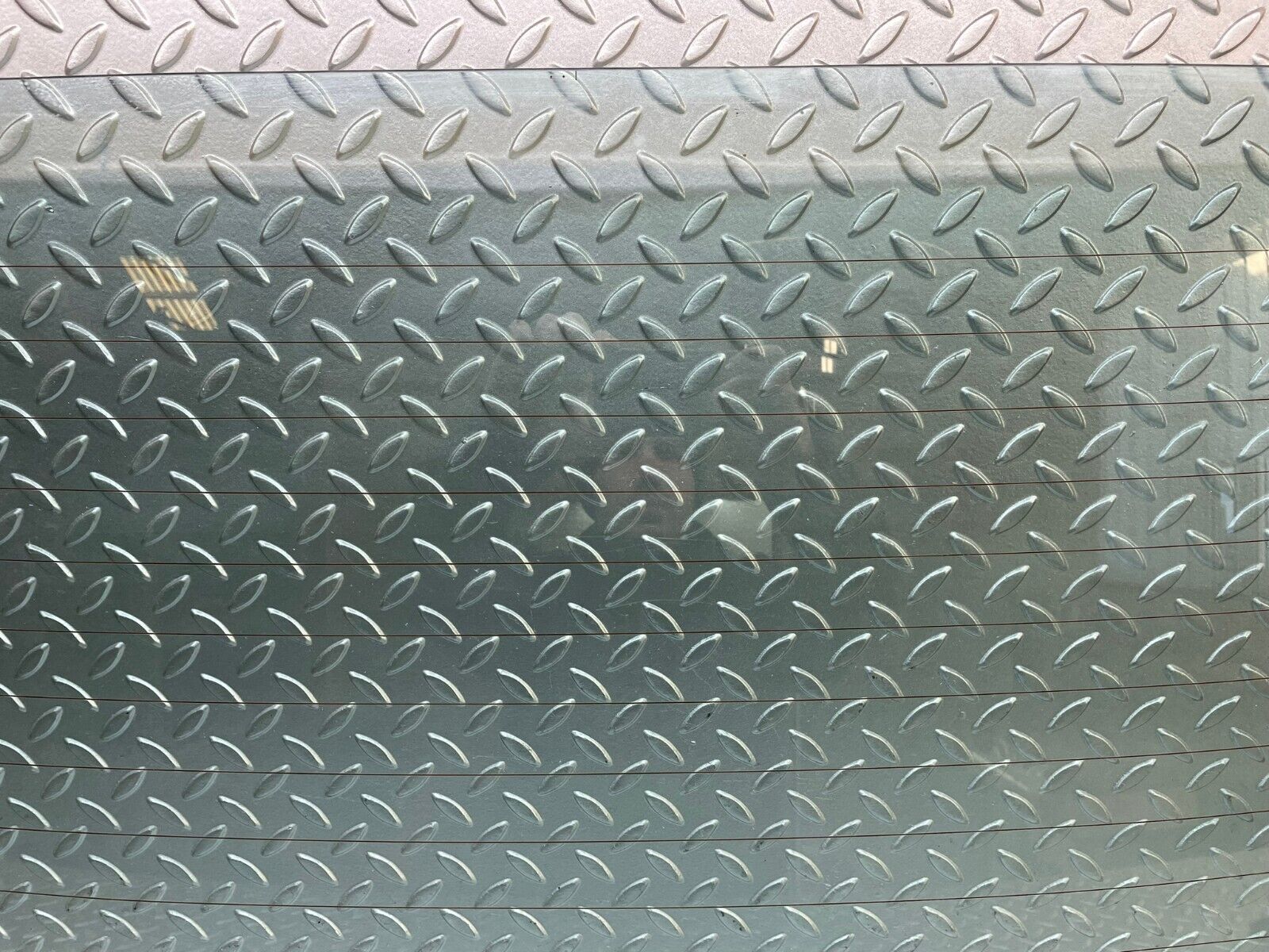 31924 Mercedes-Benz W123 230E Rear Heated Windscreen Glass