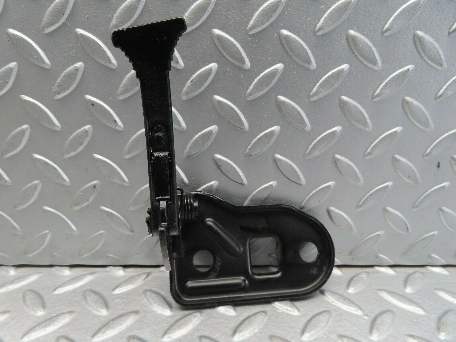 11555 Mercedes-Benz C123 230CE Coupe Bonnet Safety Latch