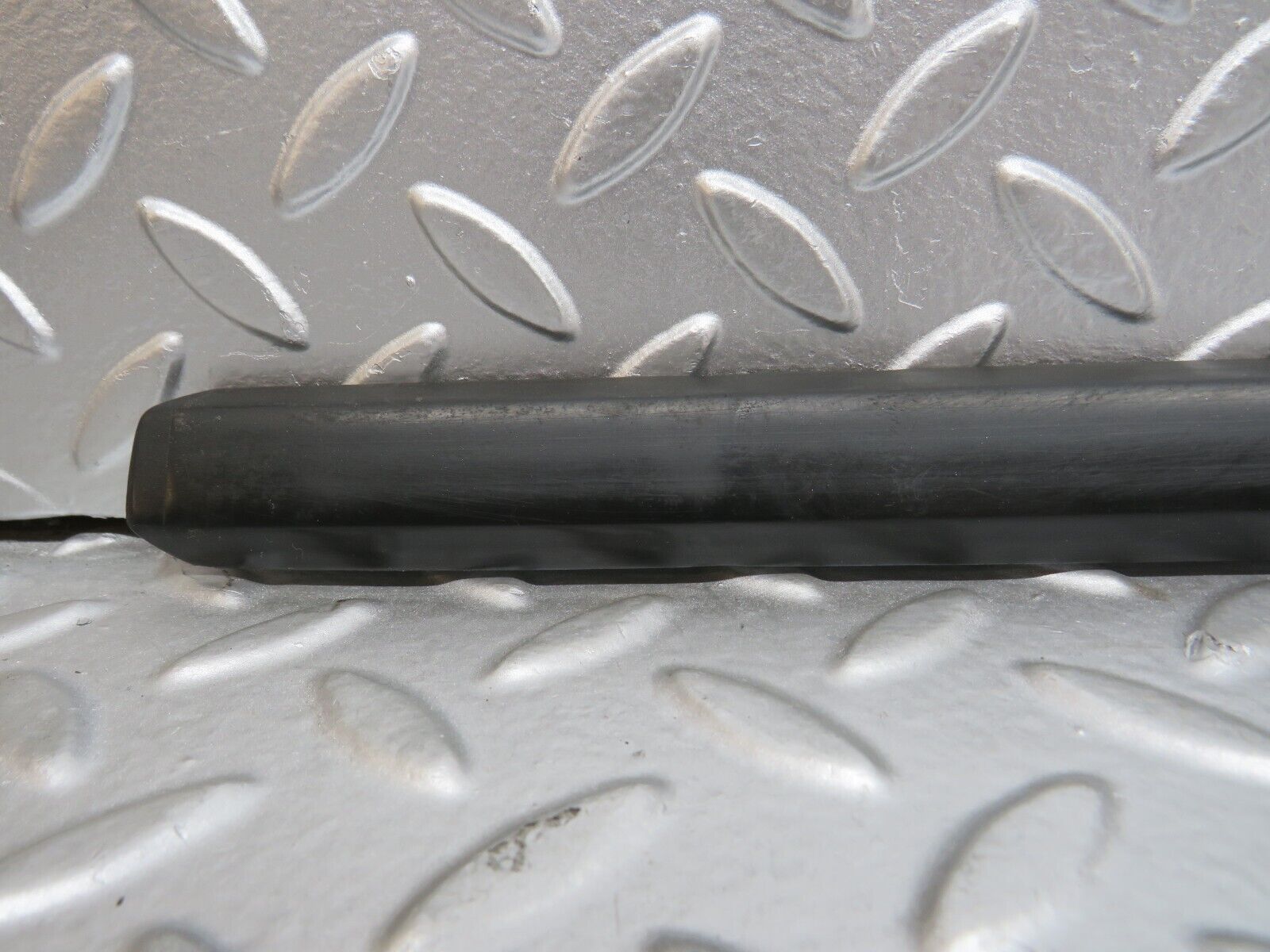 30788 Mercedes-Benz W201 190E 2.0L Front Right Door Centre Moulding Trim