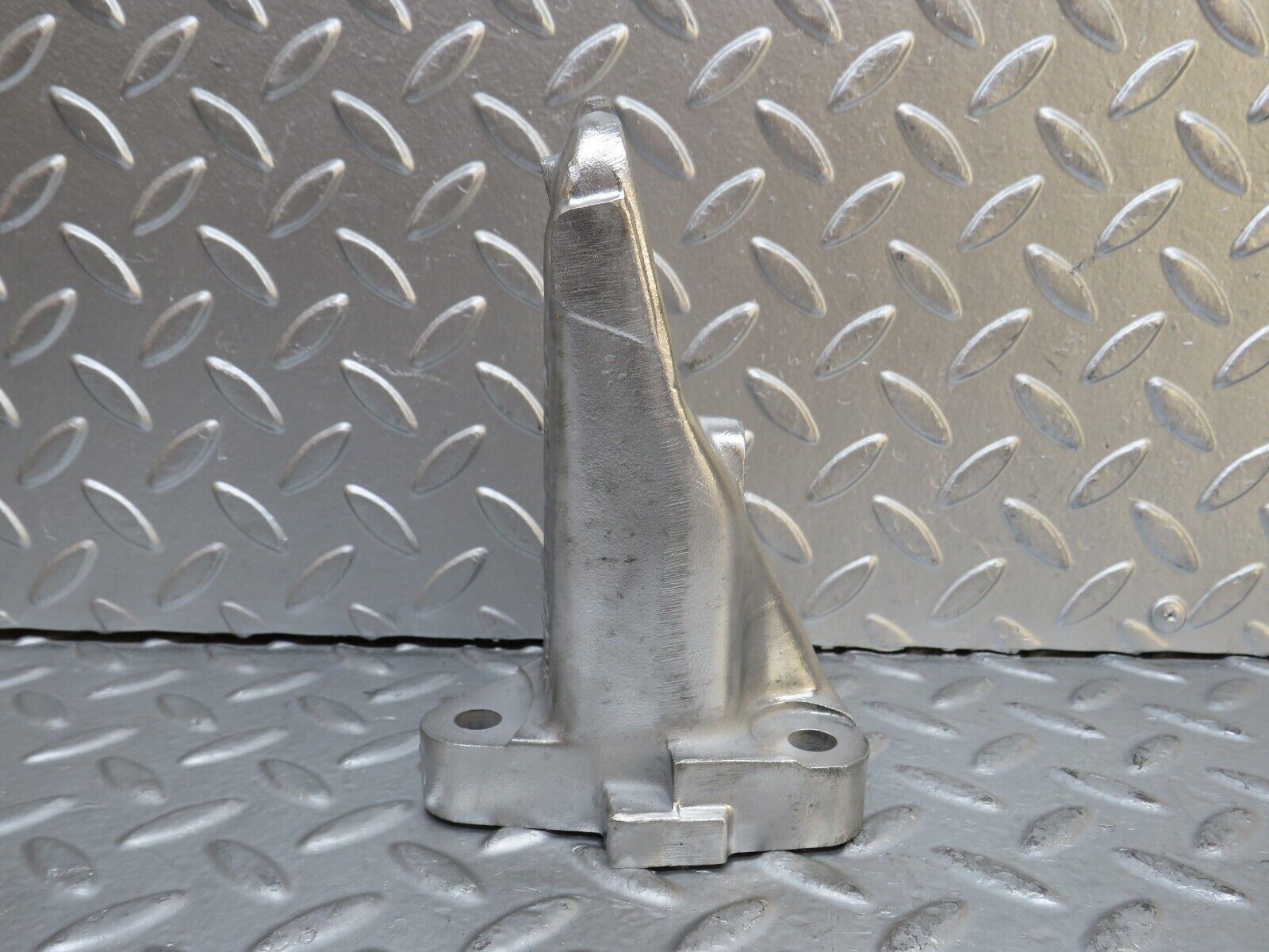 29432 Mercedes-Benz W124 230E Engine Mount Bracket Right Side 1022234204