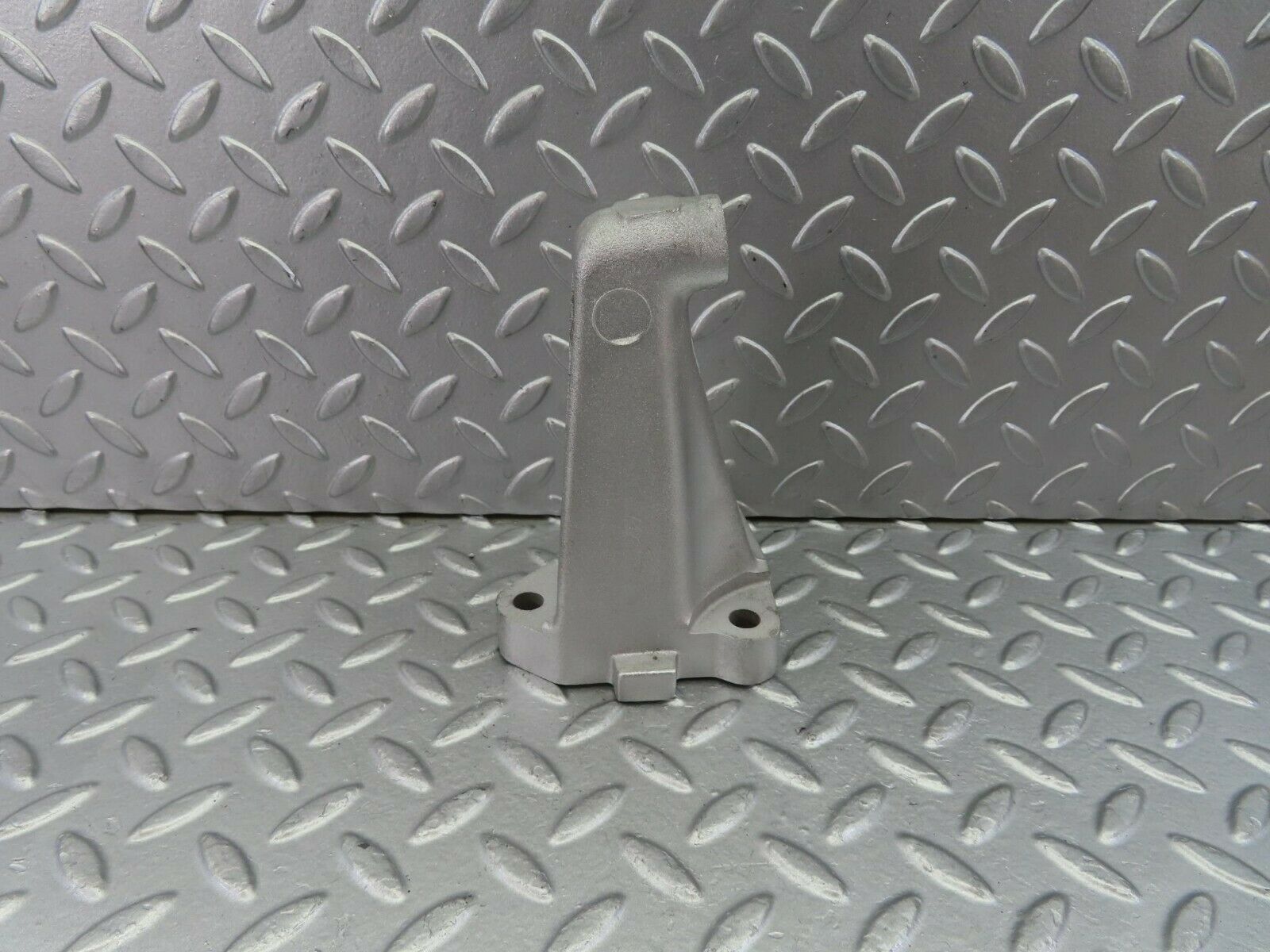 10572 Mercedes-Benz C123 230CE Coupe Engine Mount Bracket Right 1022230304