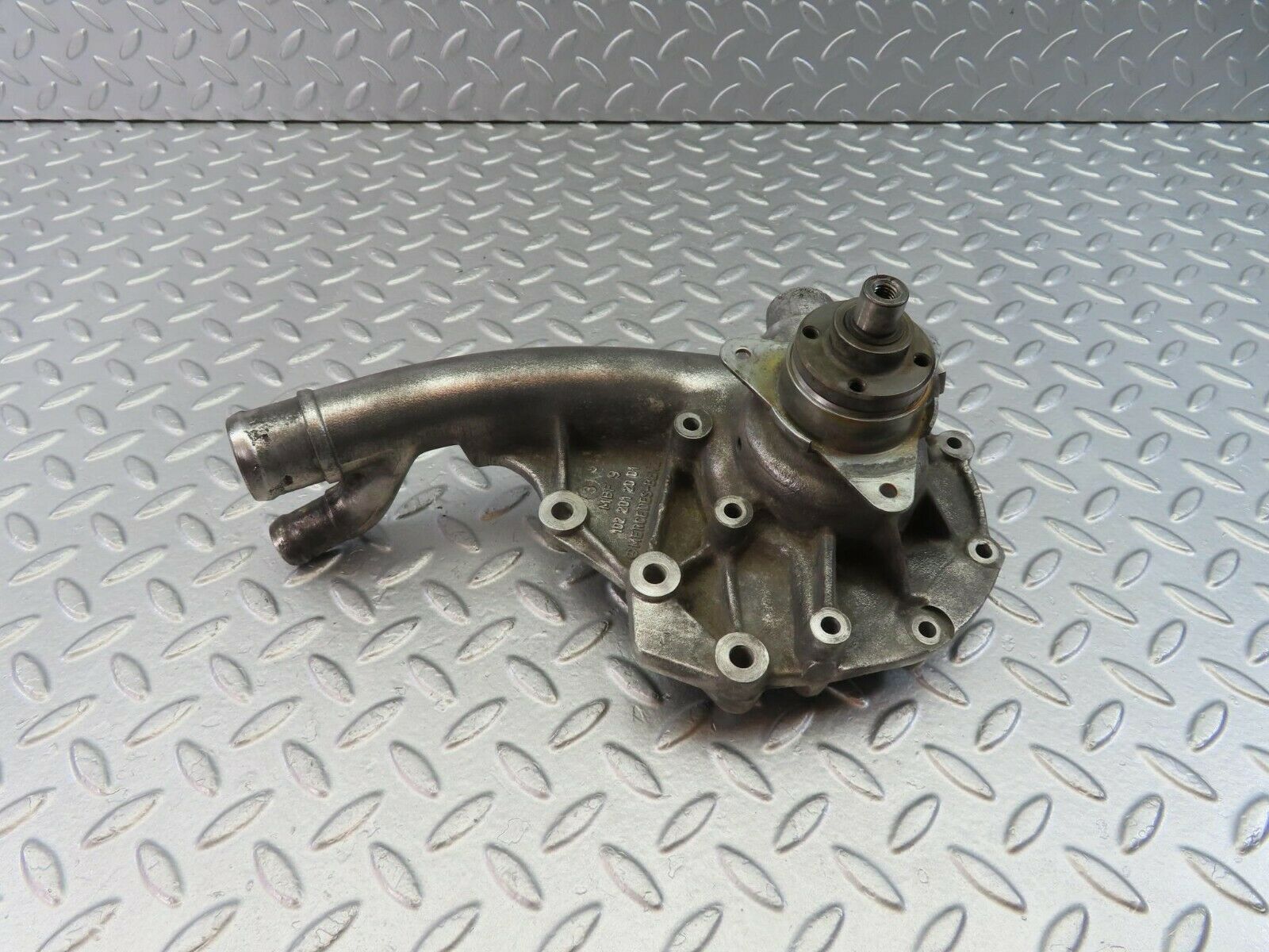 10556 Mercedes-Benz W201 190E Water Pump 1022012001