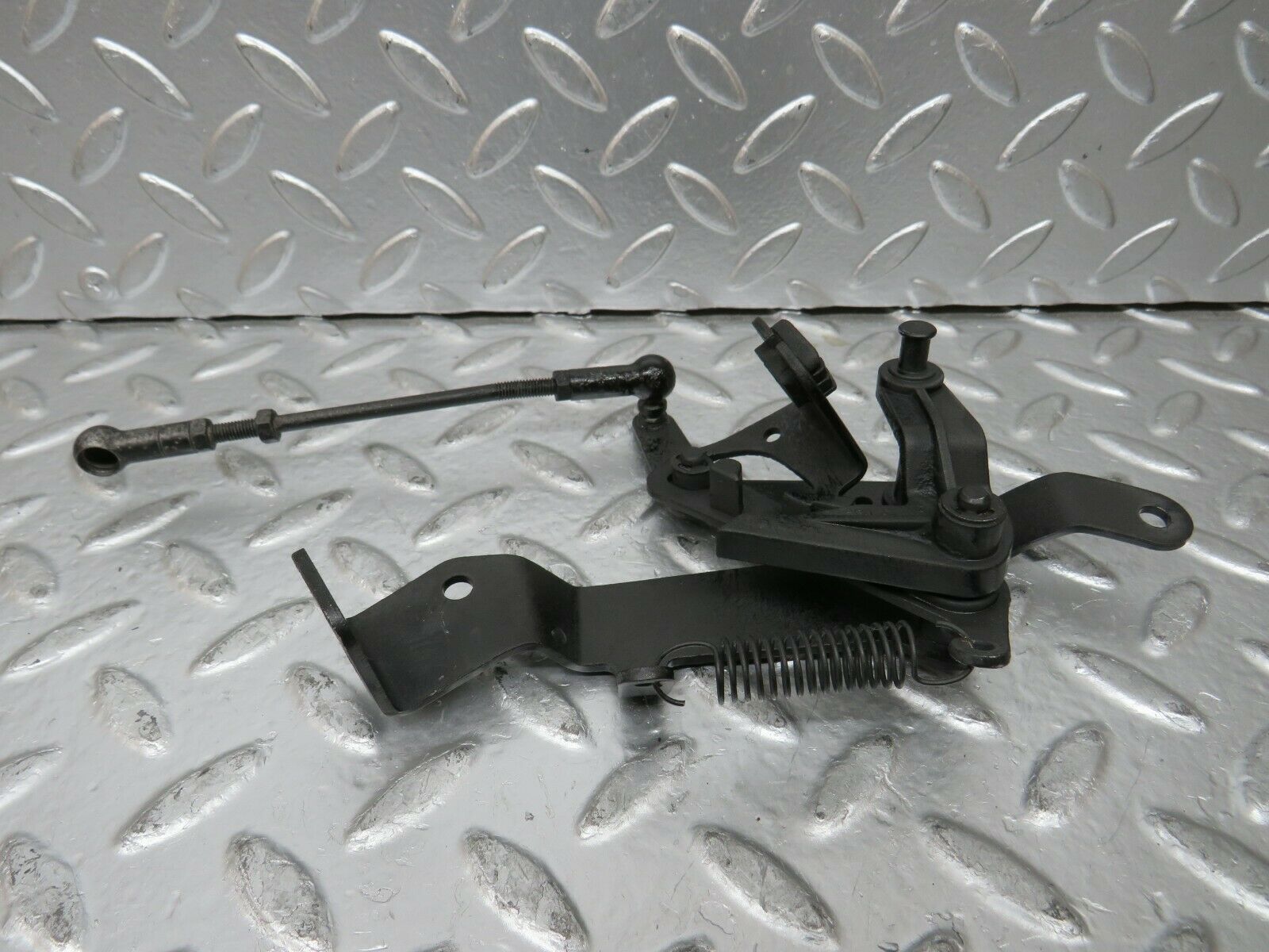 24348 Mercedes-Benz S124 220TE Wagon Throttle Linkage