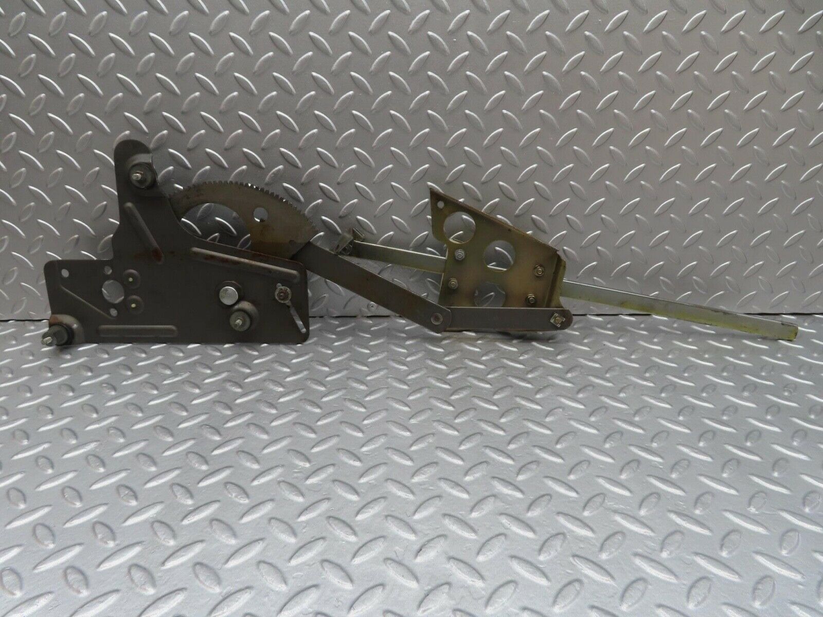 14003 Mercedes-Benz C107 280SLC Rear Left Power Window Regulator 1076700903