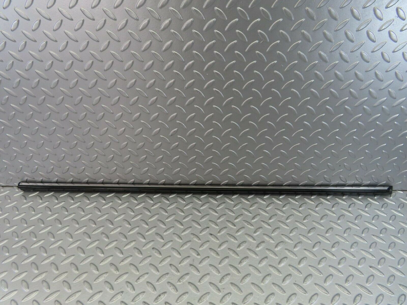 10243 Mercedes-Benz W123 Rear Right Door Centre Moulding Trim