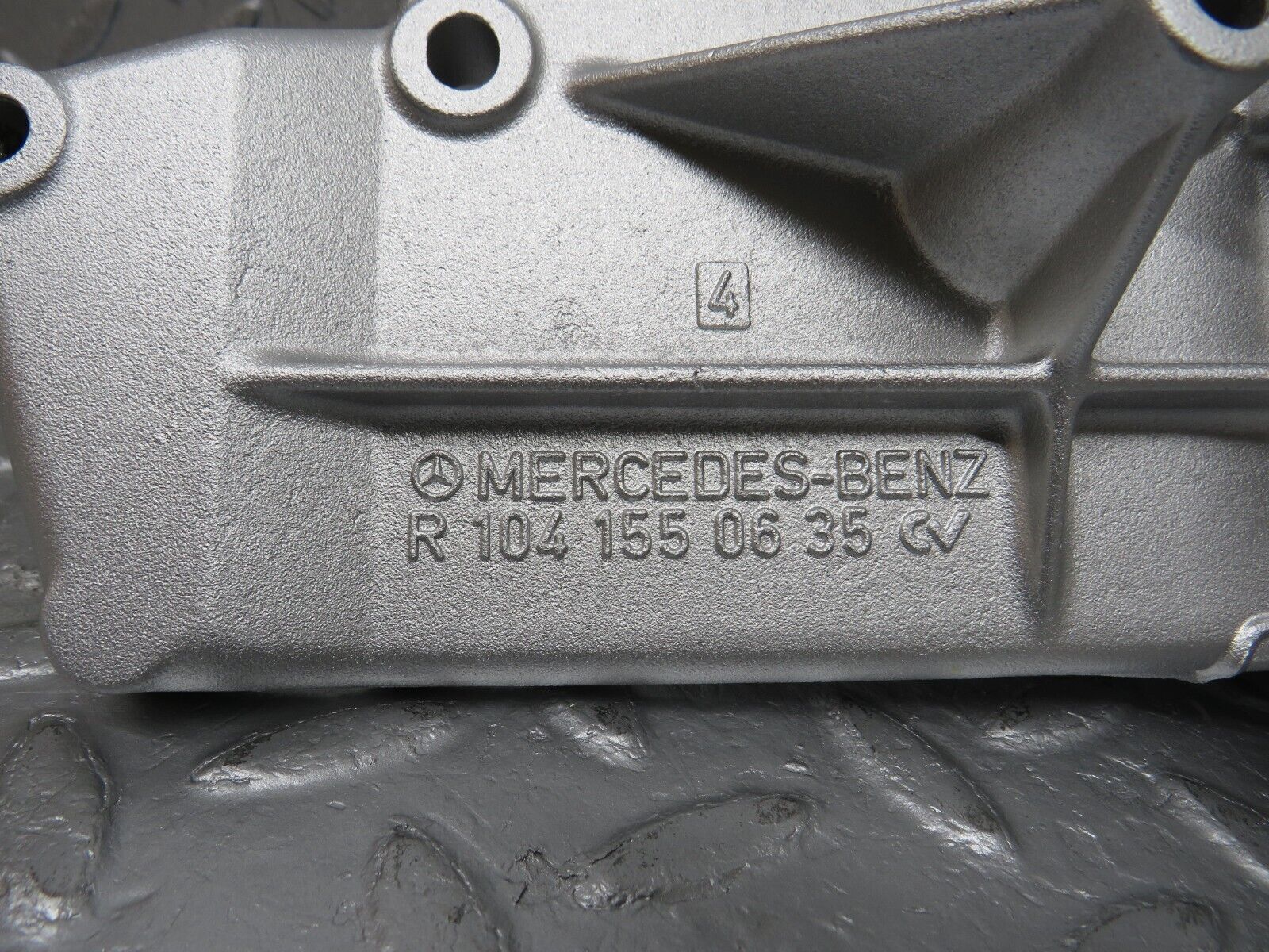 39607 Mercedes-Benz R129 320SL Coupe Alternator Generator Mount Bracket 1041550635