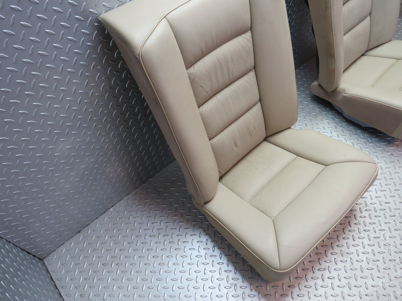 26749 Mercedes-Benz C124 E220 Coupe Rear Seat Leather Beige