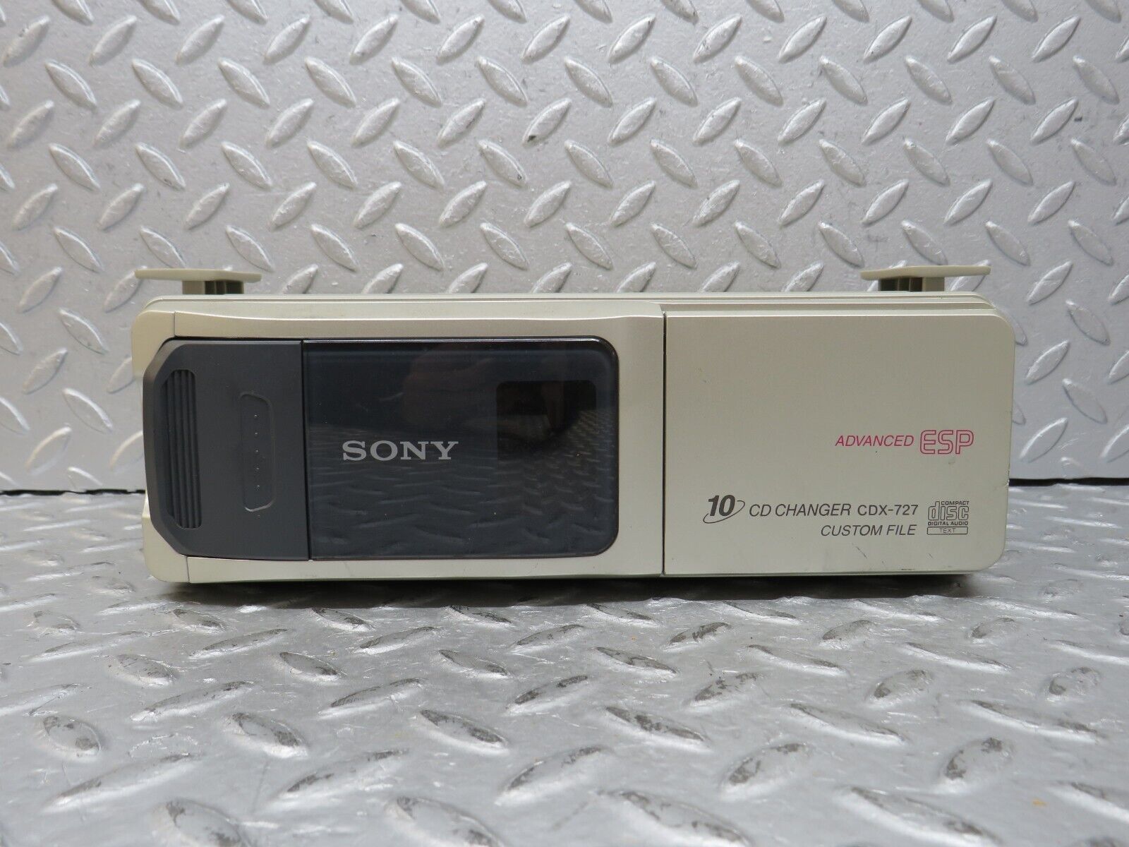 36502 Mercedes-Benz W201 190E 2.0L Disc Changer SONY CDX-727