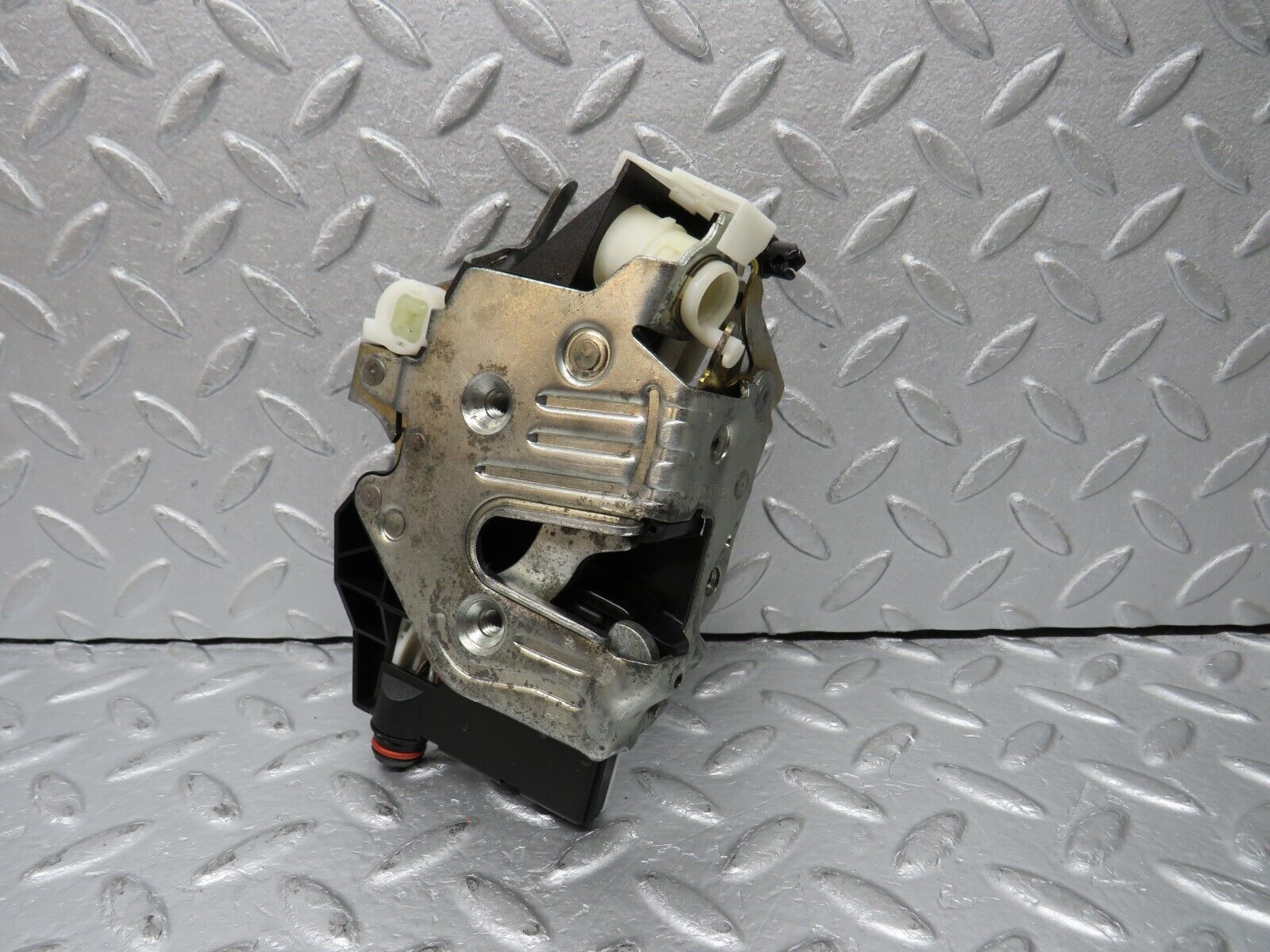 38348 Mercedes-Benz R129 280SL Coupe Left Door Lock Mechanism