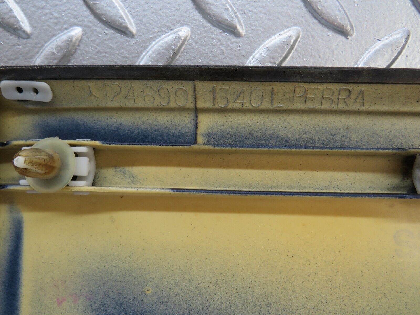 25959 Mercedes-Benz W124 280E Front Left Fender Wing Lower Moulding 1246901340