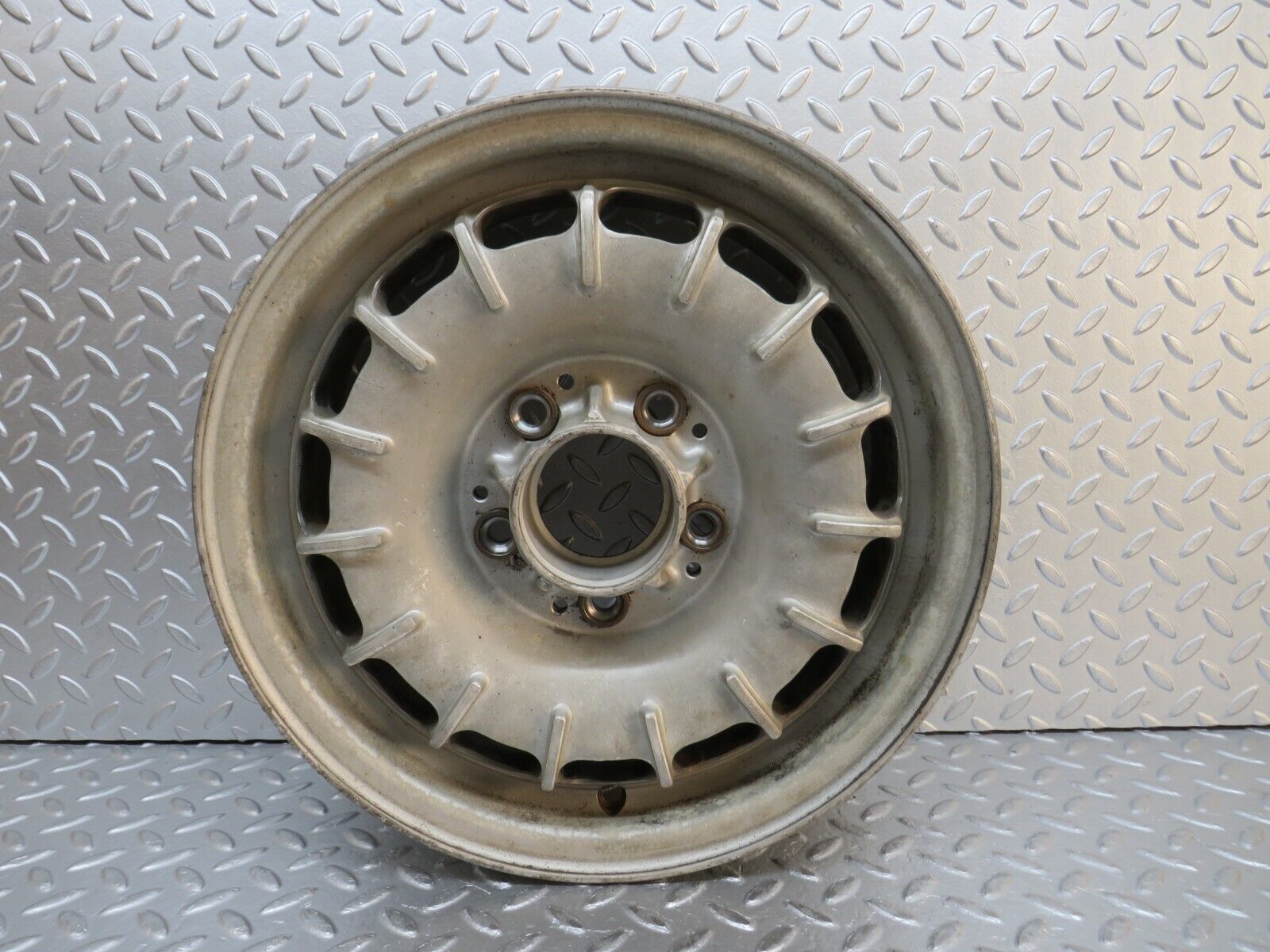 32226 Mercedes-Benz W123 Alloy Wheel Mexican Hat 5.5Jx14H2 ET30 1234001702