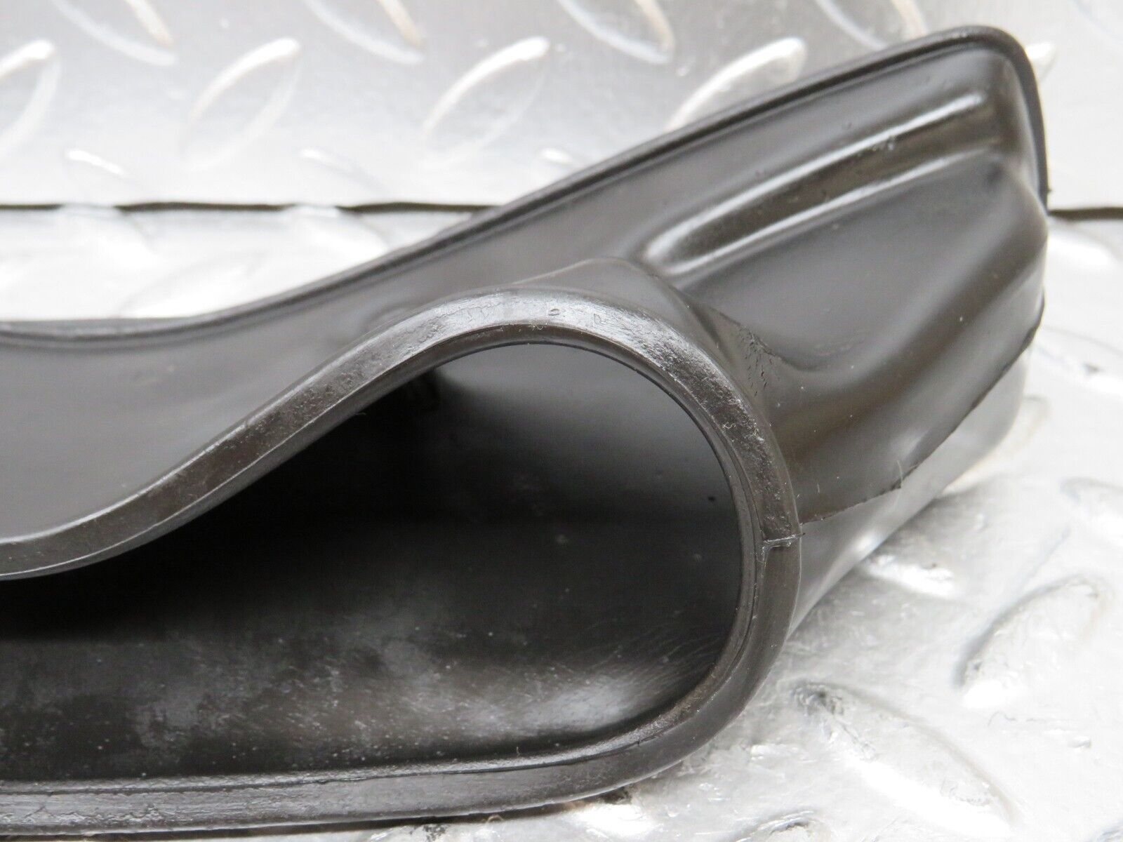 26185 Mercedes-Benz W116 450SE Heating Duct Rubber Ventilation 1168310088