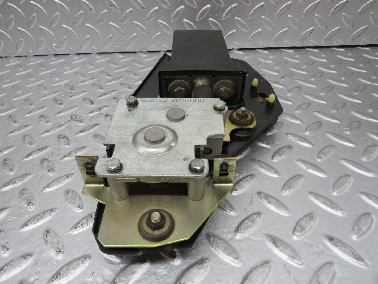 26215 Mercedes-Benz W116 450SE Sunroof Motor With Bracket 0008202807