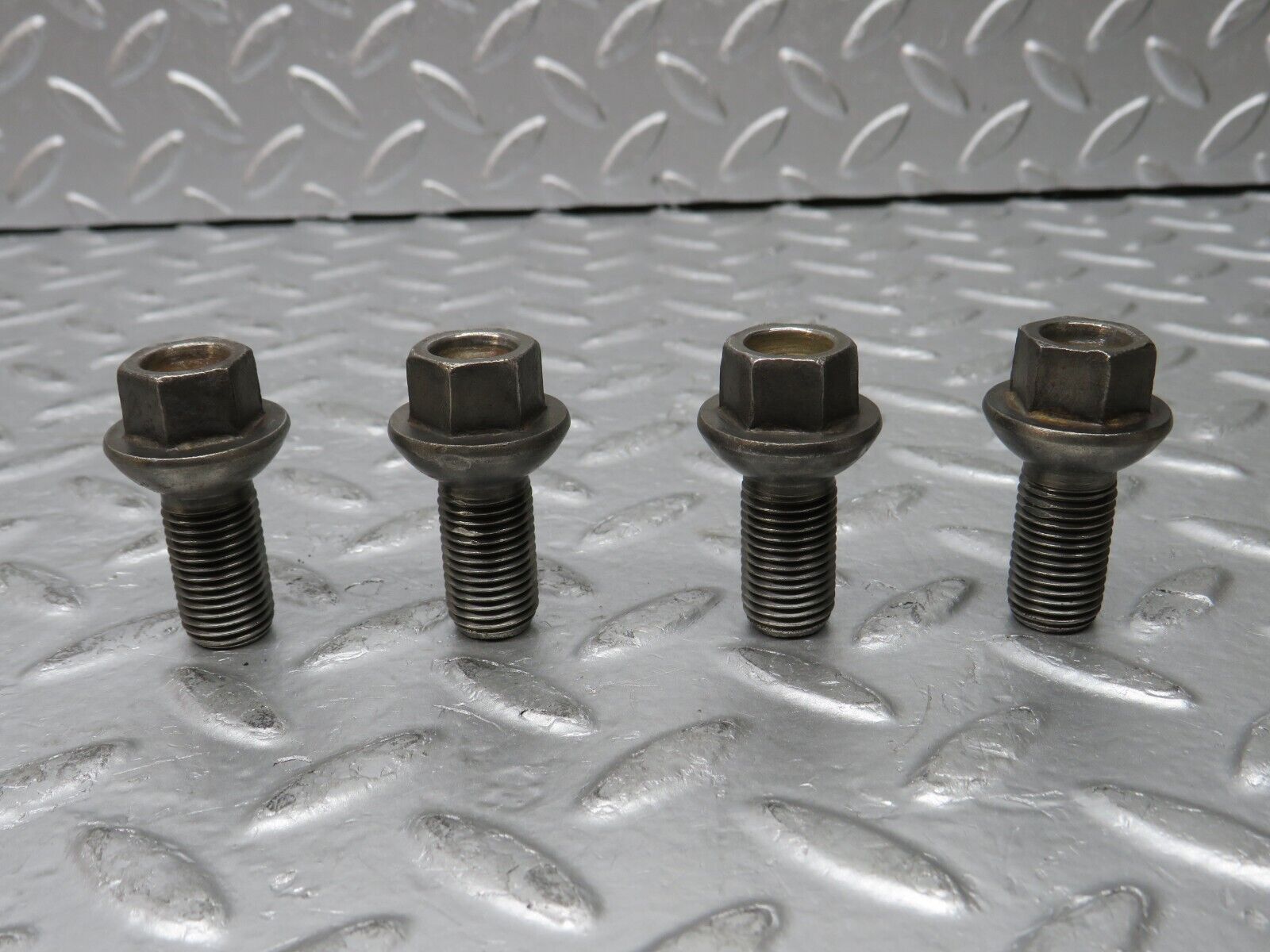 30091 Porsche 924 Alloy Wheel Lug Bolts Set M12x1.5