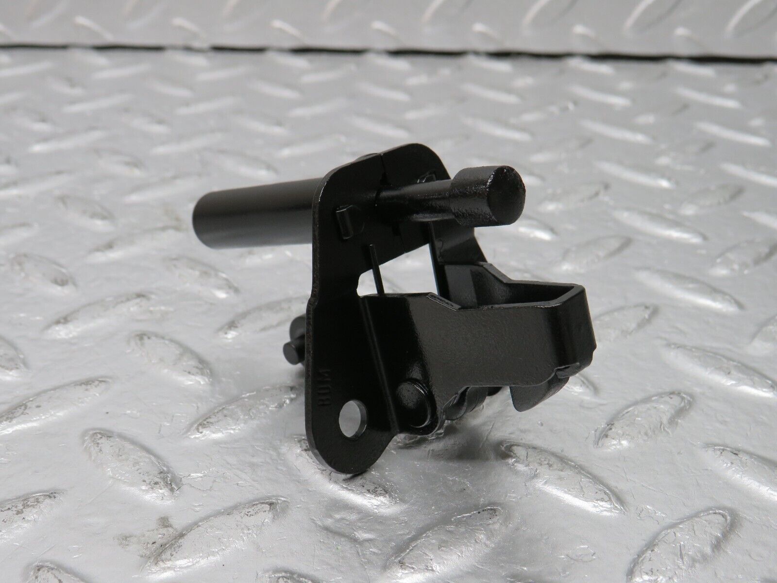 33789 Mercedes-Benz W201 190E 2.0L Bonnet Lock Catch 2018800260