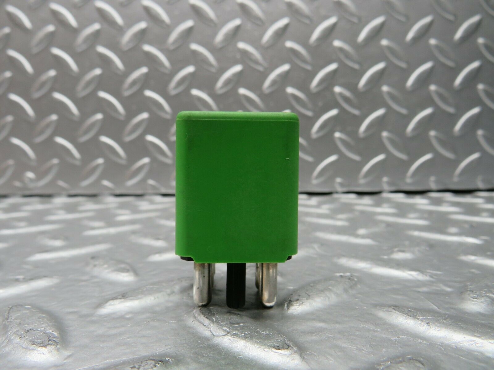 22599 Mercedes-Benz C124 E220 Coupe Headlight Wiper Relay 1268202026