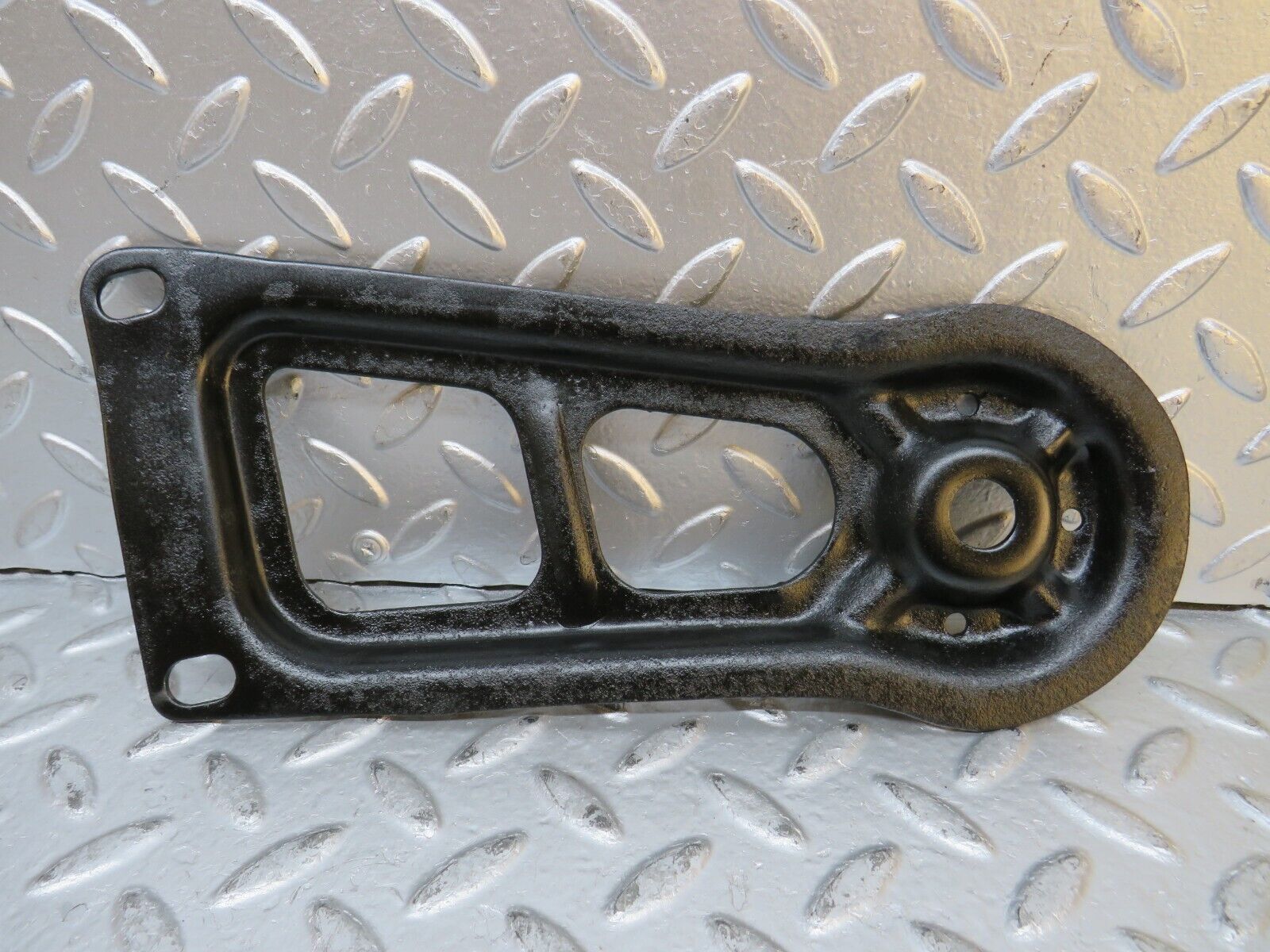 29918 Mercedes-Benz W123 230E Rear Suspension Axle Mounting Bracket