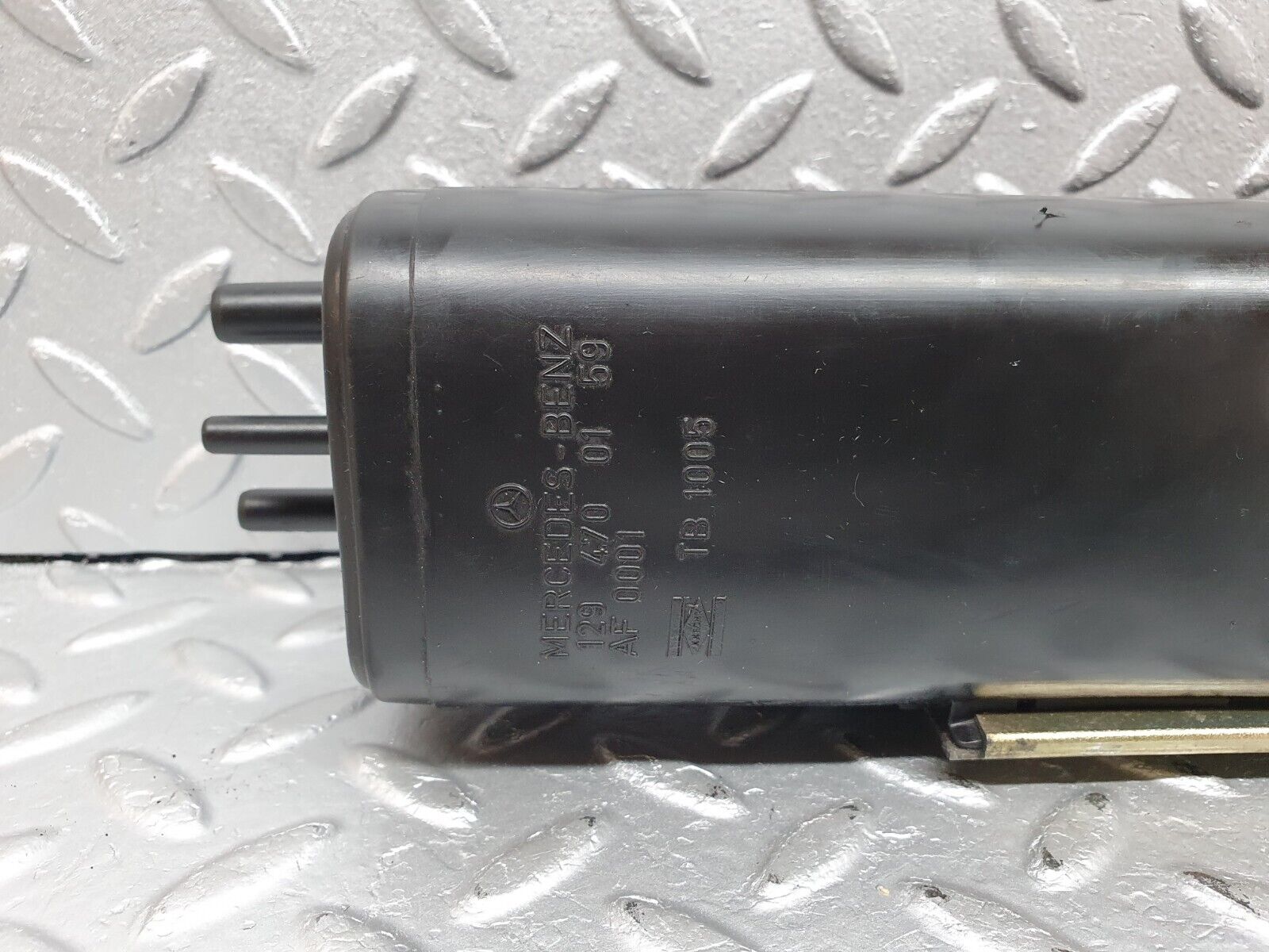 41090 Mercedes-Benz W126 300SE Charcoal Filter 1294700159