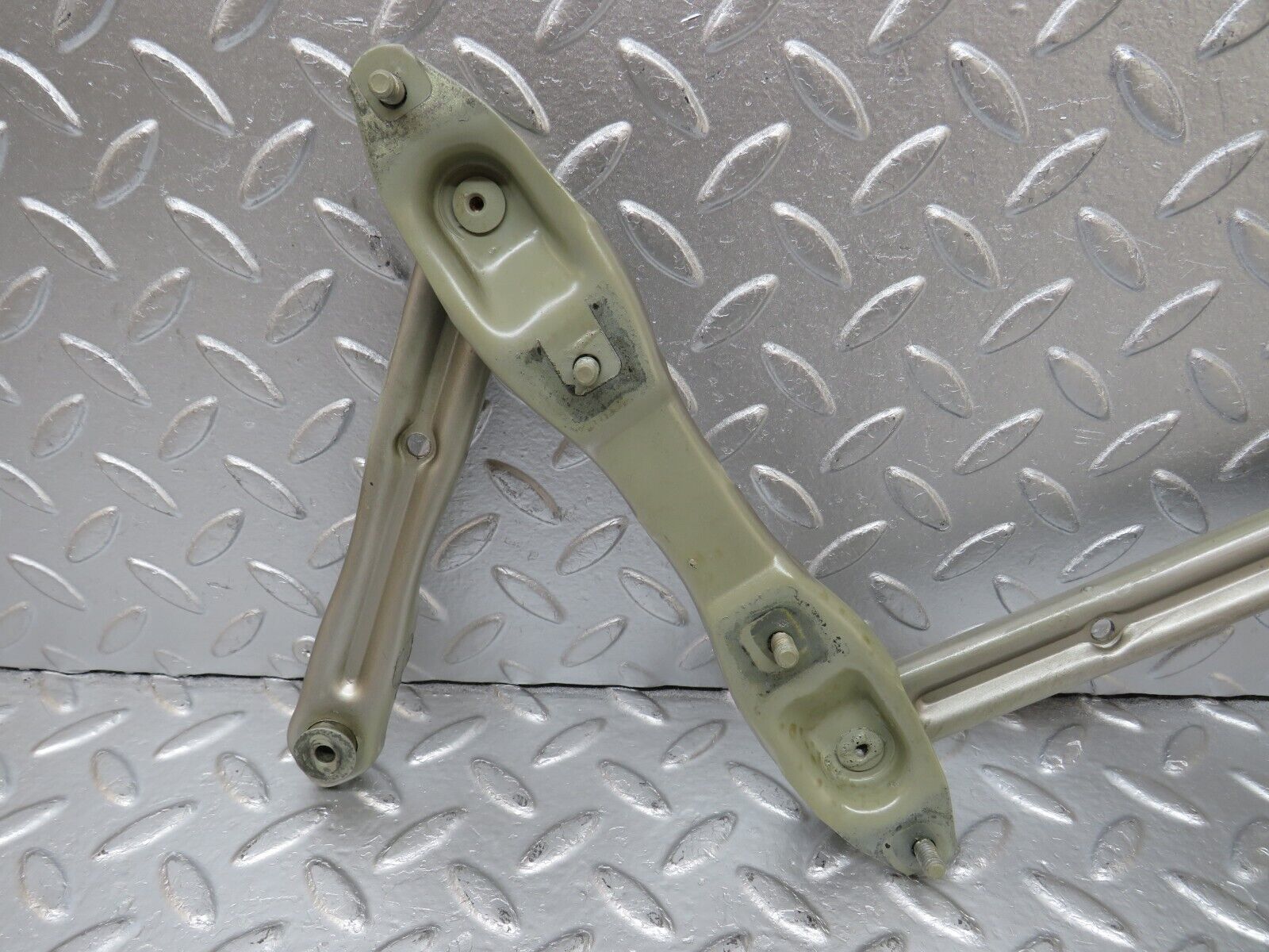 33723 Mercedes-Benz W201 190E 2.0L Bonnet Hinge Right Side