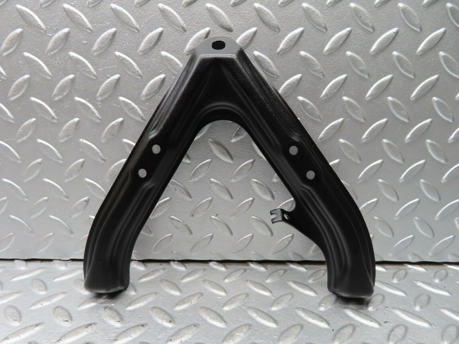 21288 Mercedes-Benz W123 230E Air Intake Manifold Bracket