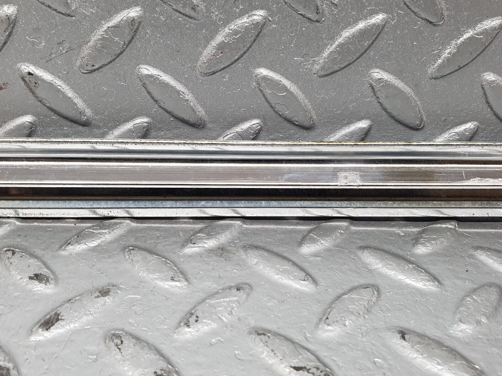 41189 Mercedes-Benz W126 300SE Front Right Door Chrome Moulding Trim