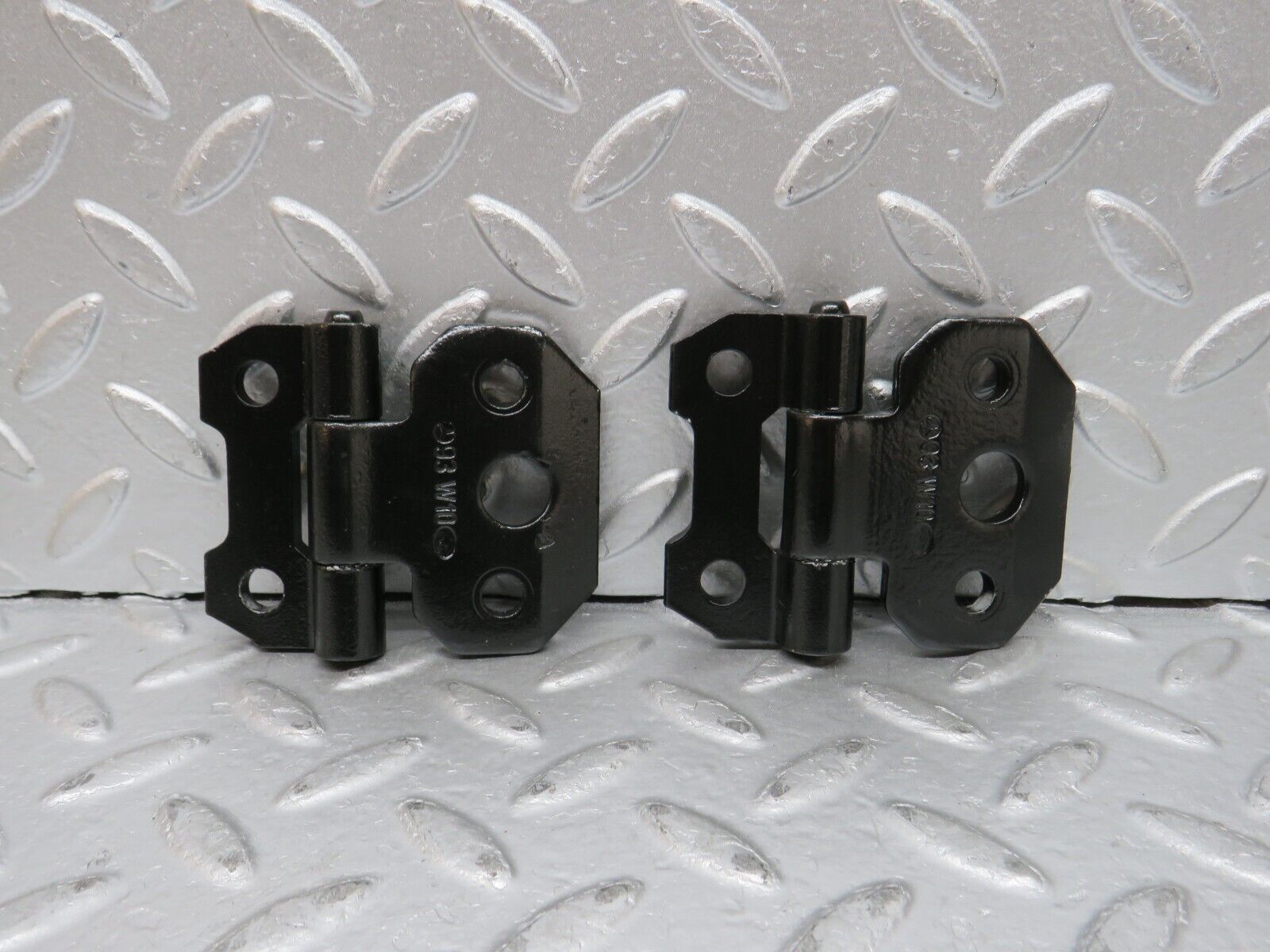 31785 Mercedes-Benz W201 190LE 1.8L Left Door Hinge Pair