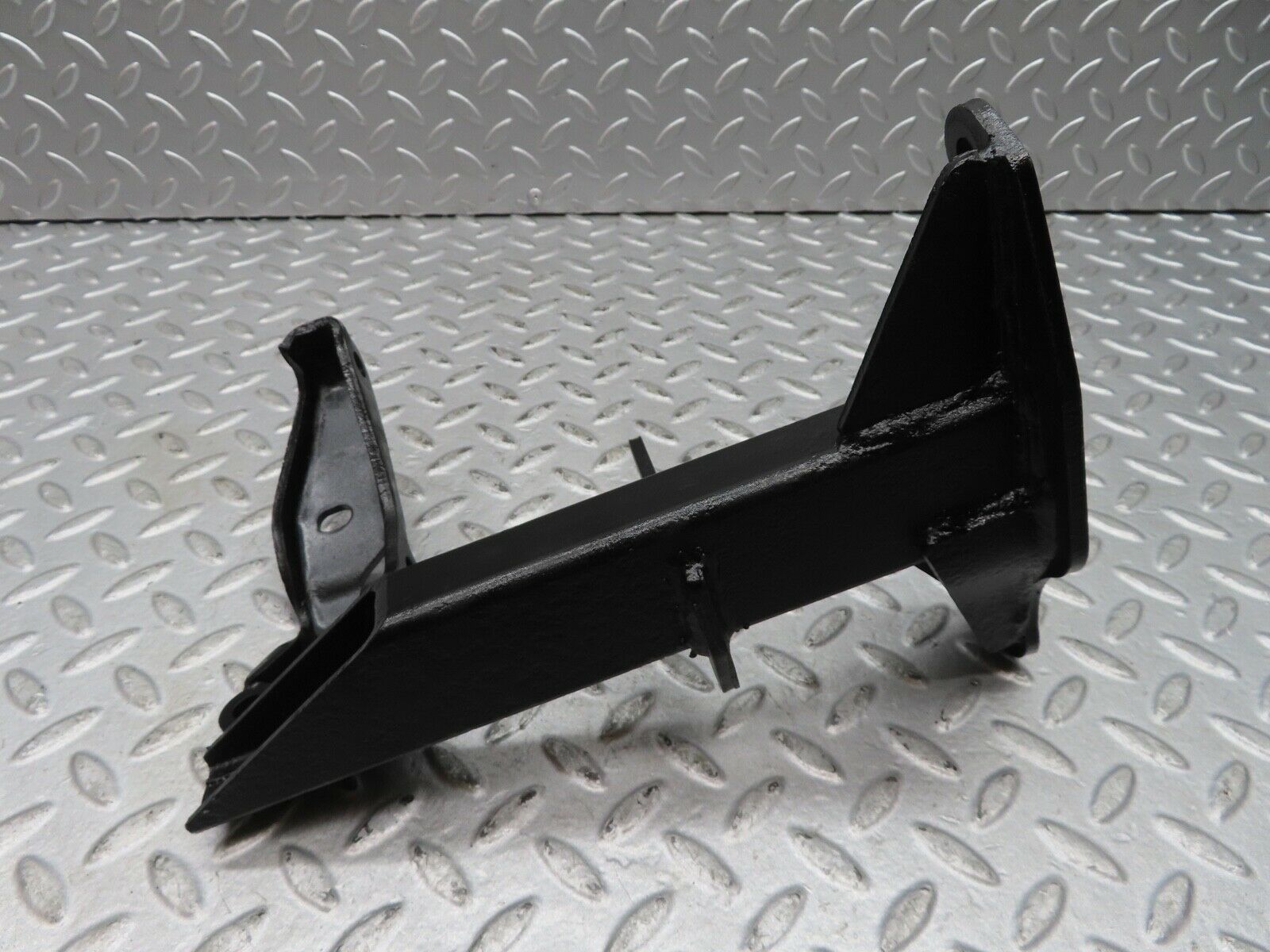 17082 Mercedes-Benz C107 380SLC Air Condition Compressor Bracket