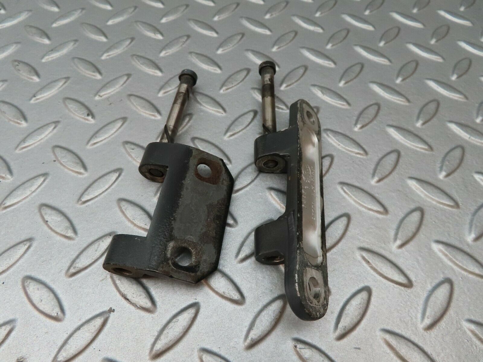 4106 Mercedes-Benz W108 280SE Door Hinges Front Left