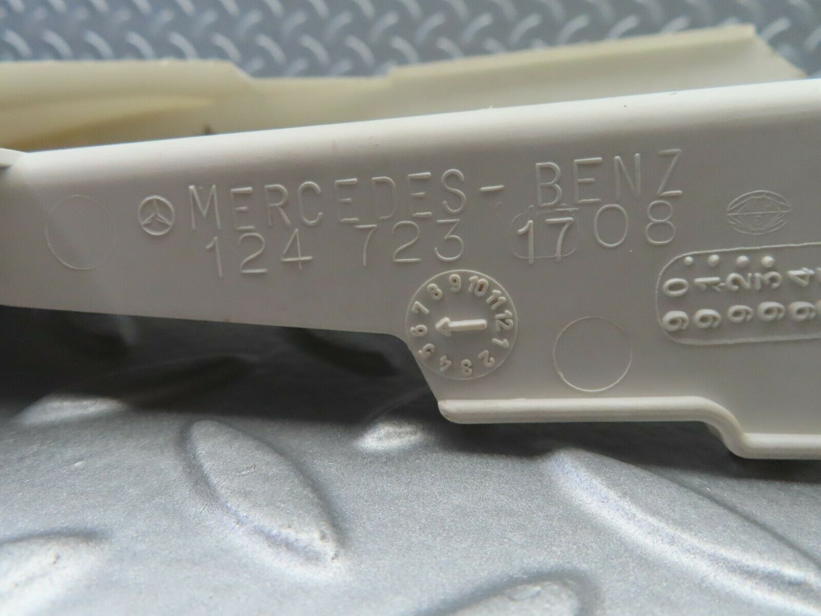 6484 Mercedes-Benz S124 E220 Wagon Lock Cover Front Left 1247231708