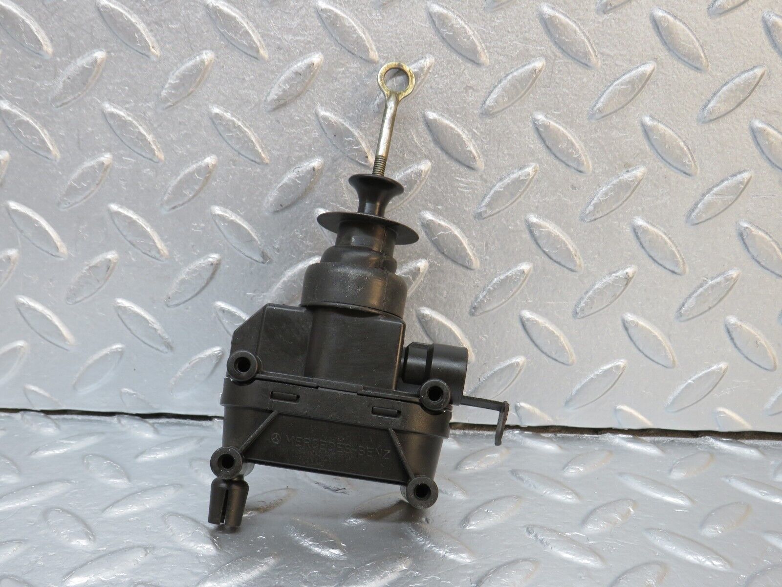 39739 Mercedes-Benz R129 320SL Coupe Door Lock Vacuum Actuator