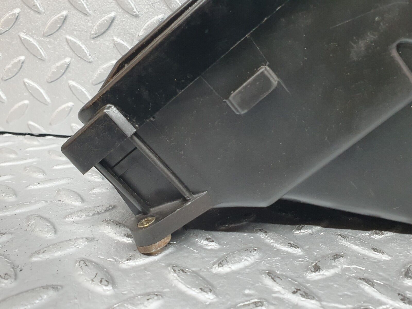 41220 Mercedes-Benz W126 300SE Fuse Box Housing 1265401650 1265400182 1265452100