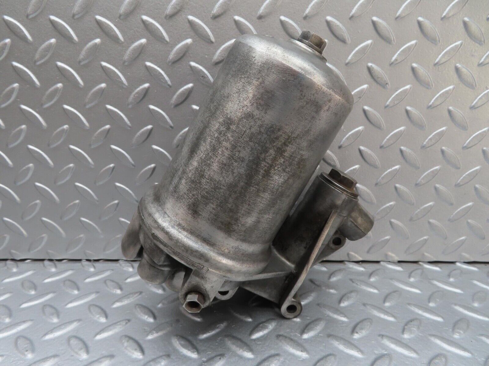 16076 Mercedes-Benz W123 280E Oil Filter Housing 1101802611