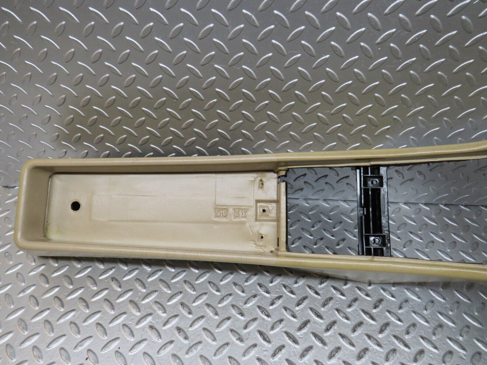 28912 Mercedes-Benz C124 320CE Coupe Centre Console Beige