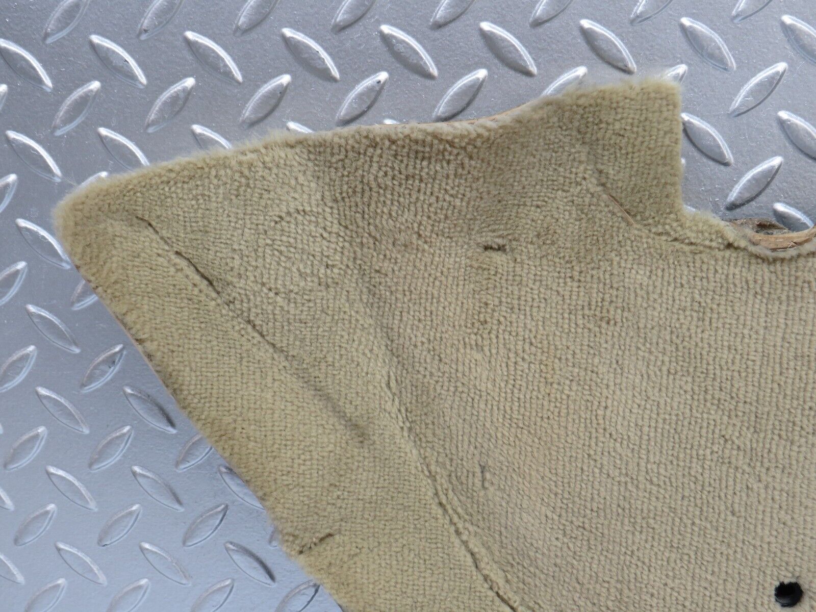 34157 Mercedes-Benz W124 260E Centre Console Carpet Left Side Beige