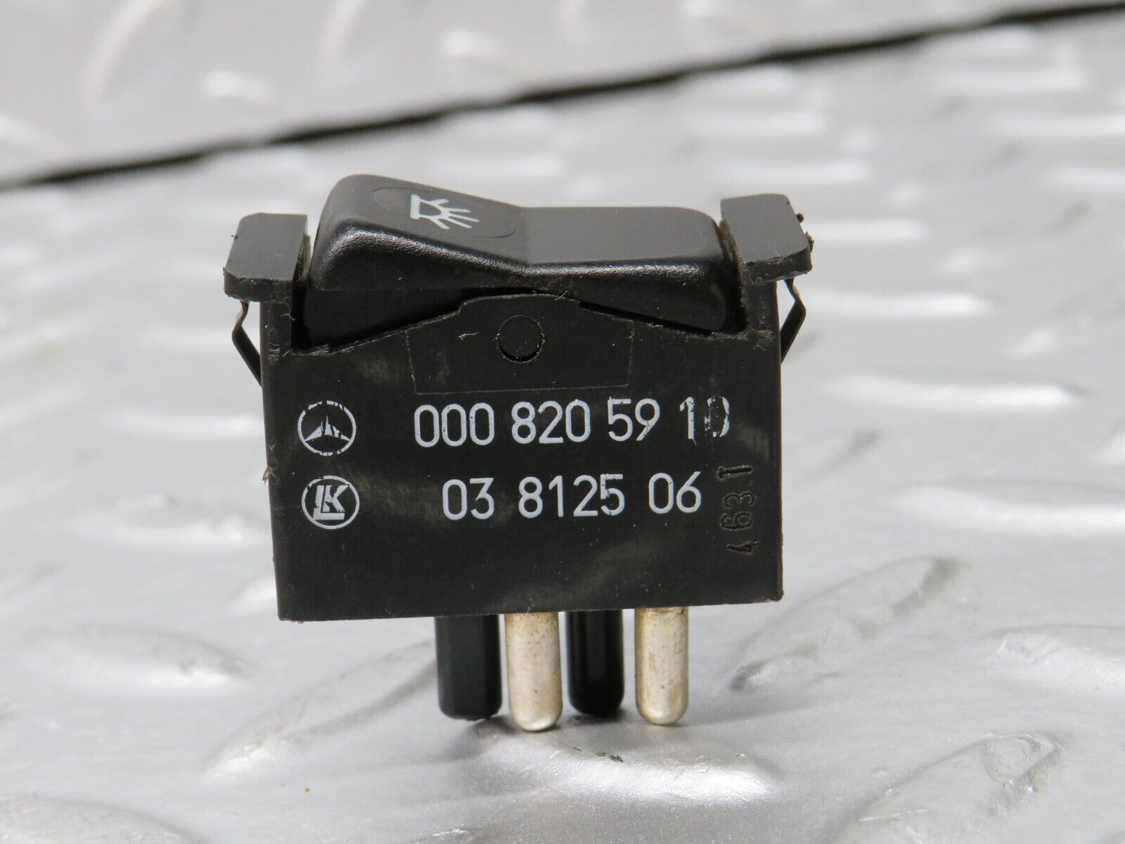 32212 Mercedes-Benz W123 230E Interior Light Switch 0008205910