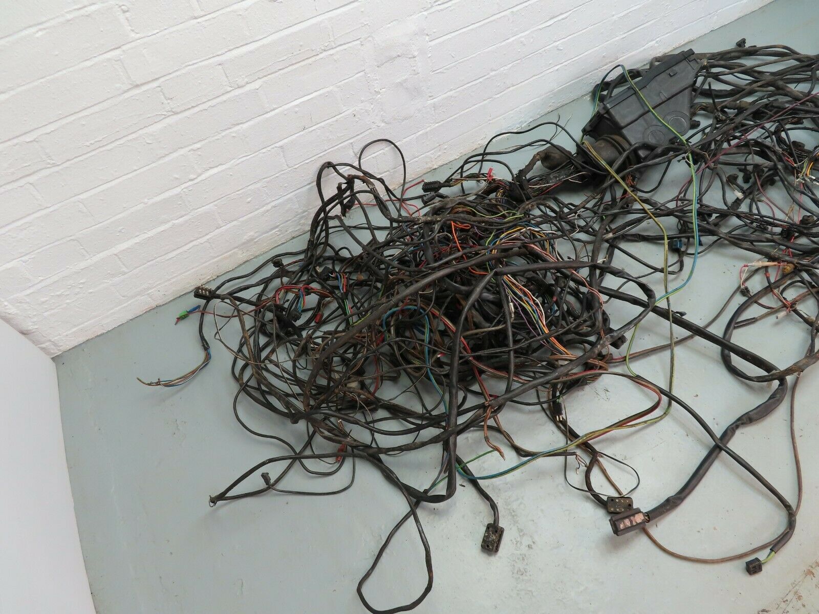 6315 Mercedes-Benz W126 380SE Engine Chassis Body Wire Wiring Harness