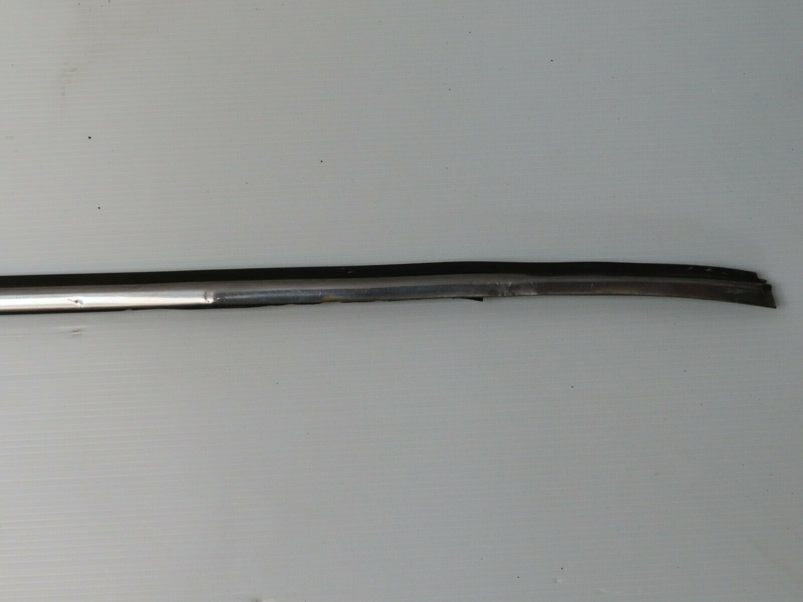 4827 Mercedes-Benz W114 280CE Coupe Centre Fender Wing Chrome Trim Rear Right