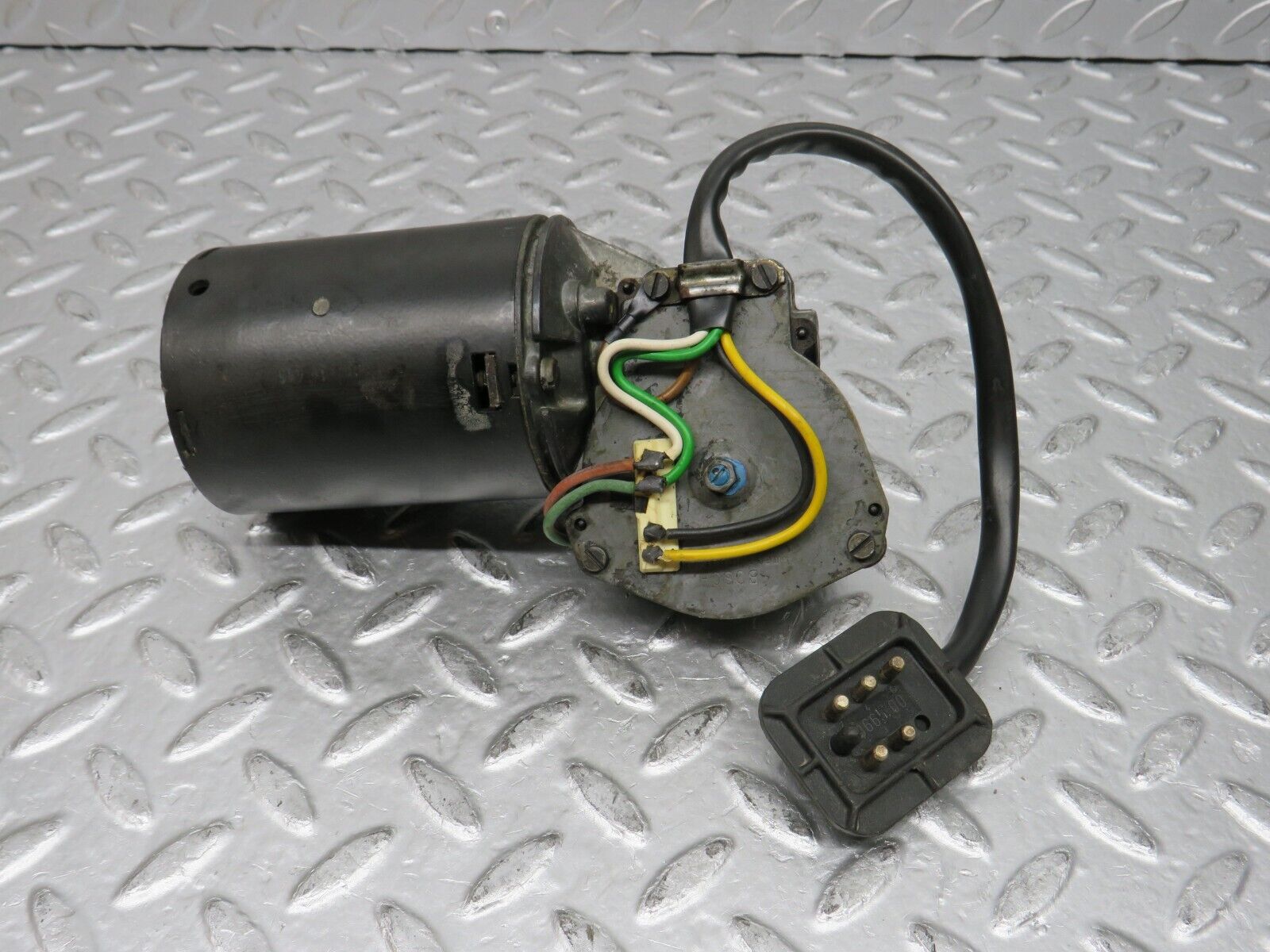 0534 Mercedes-Benz W123 230E Wiper Motor Bosch