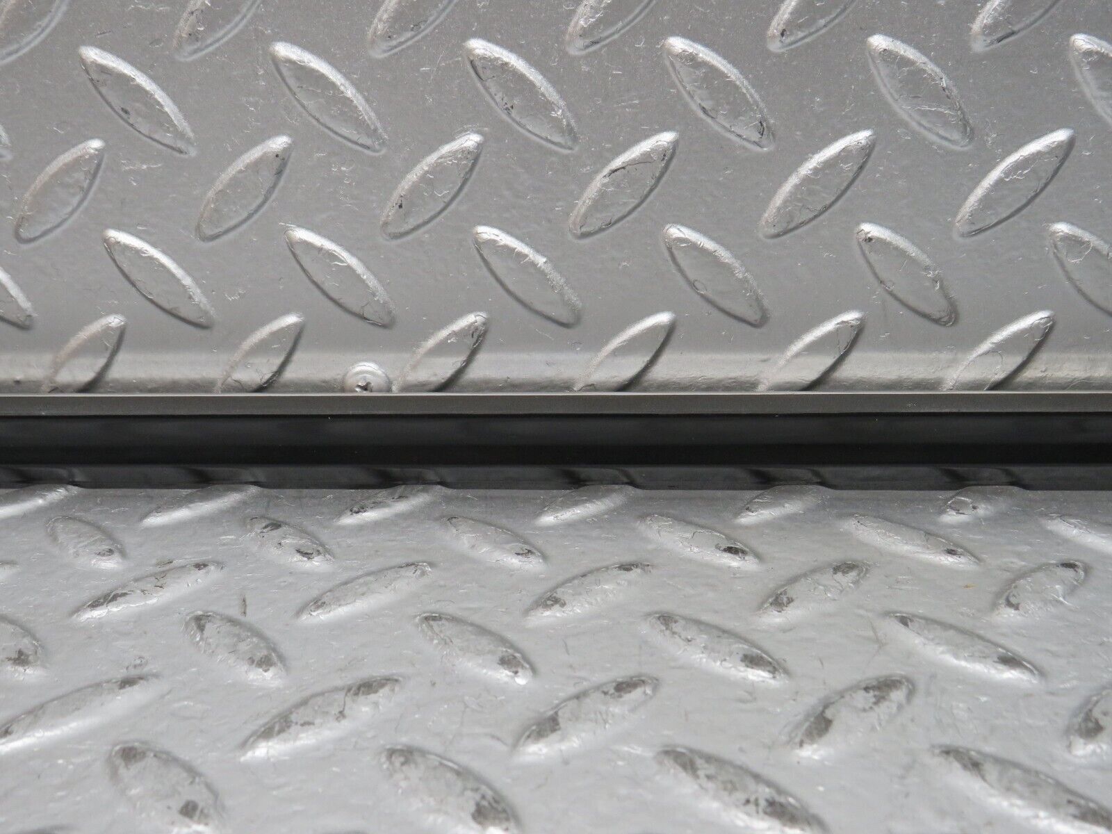 32110 Mercedes-Benz W123 230E Front Right Door Centre Moulding Trim