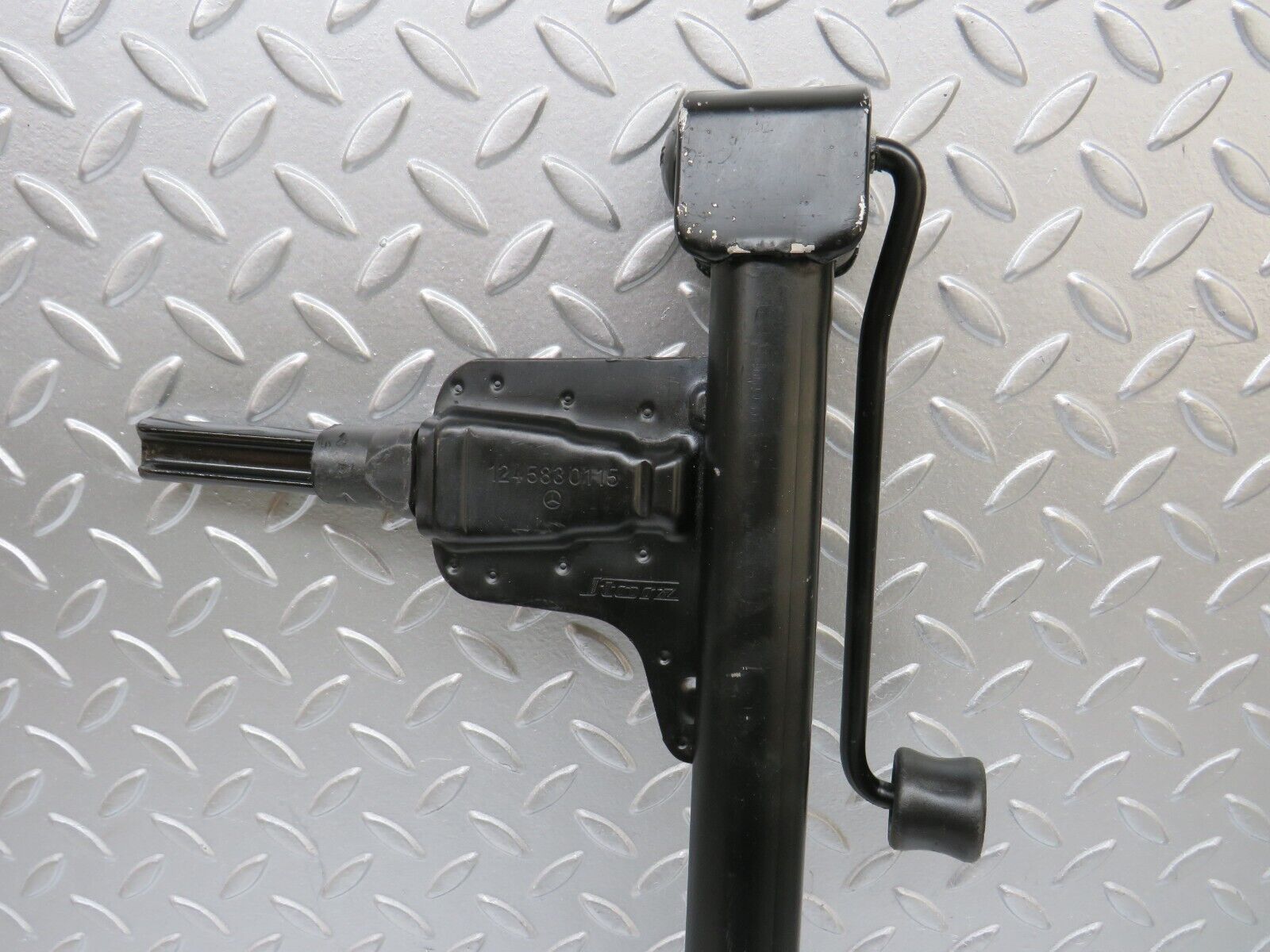 34118 Mercedes-Benz W124 260E Car Jack 1245830115