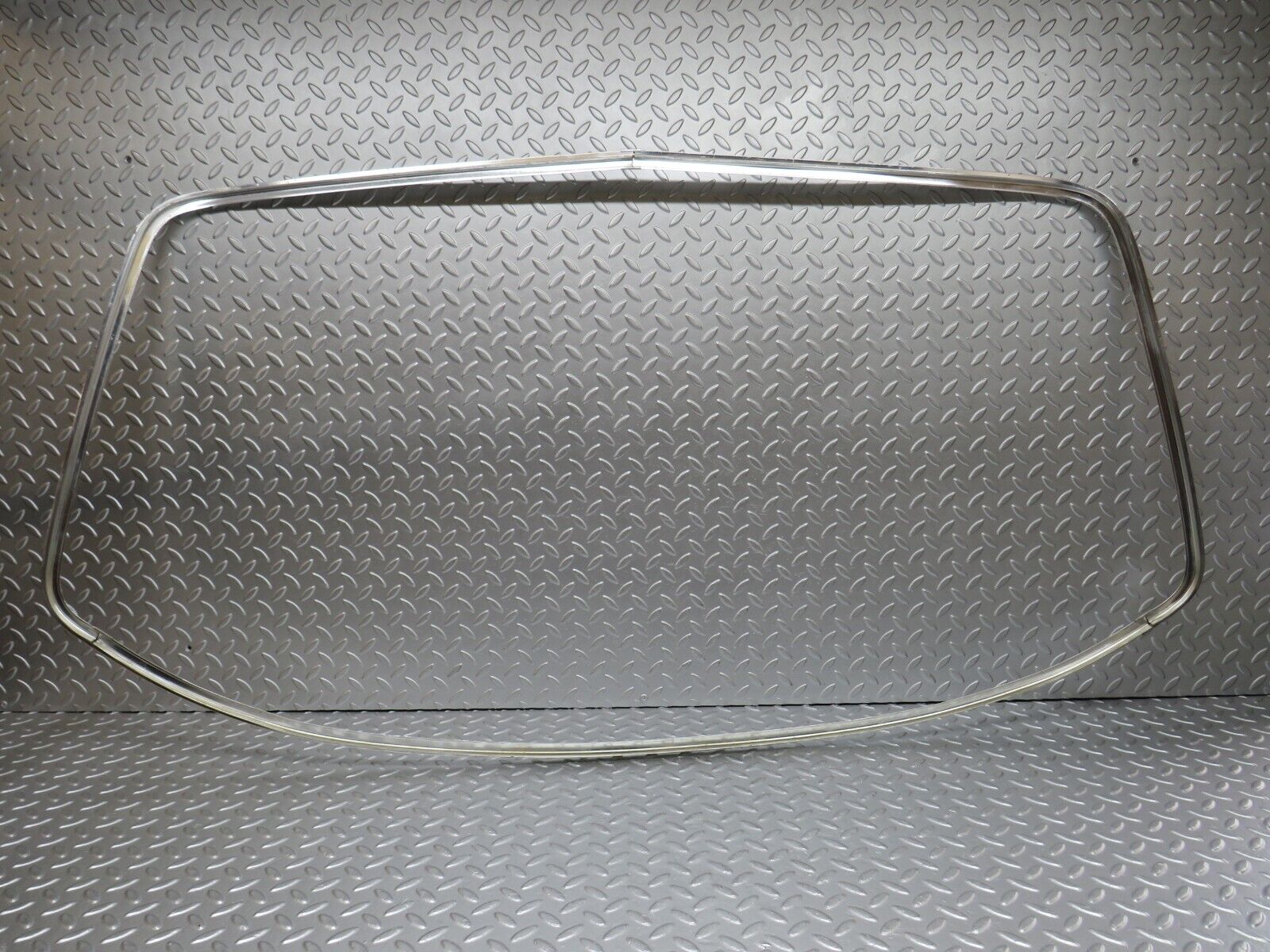 0646 Mercedes-Benz W123 230E Rear Windscreen Chrome Frame