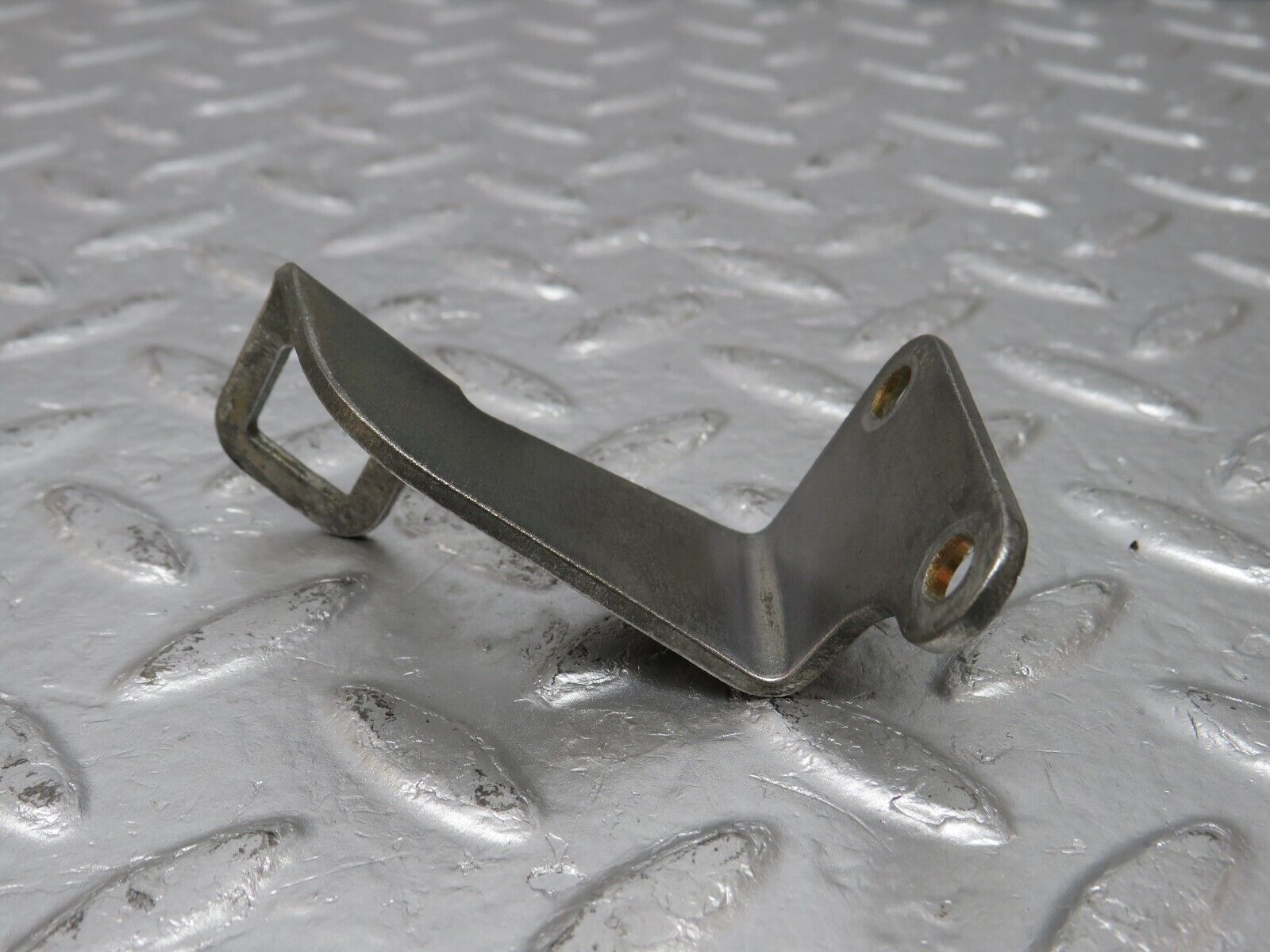 34189 Mercedes-Benz W124 260E Accelerator Cable Bracket Holder