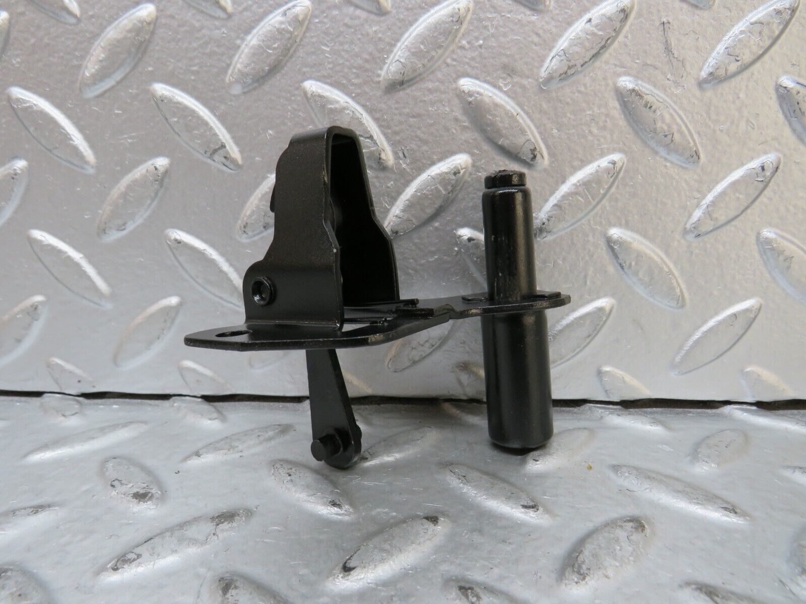 27694 Mercedes-Benz S124 300TE Wagon Bonnet Lock Catch 1248800260