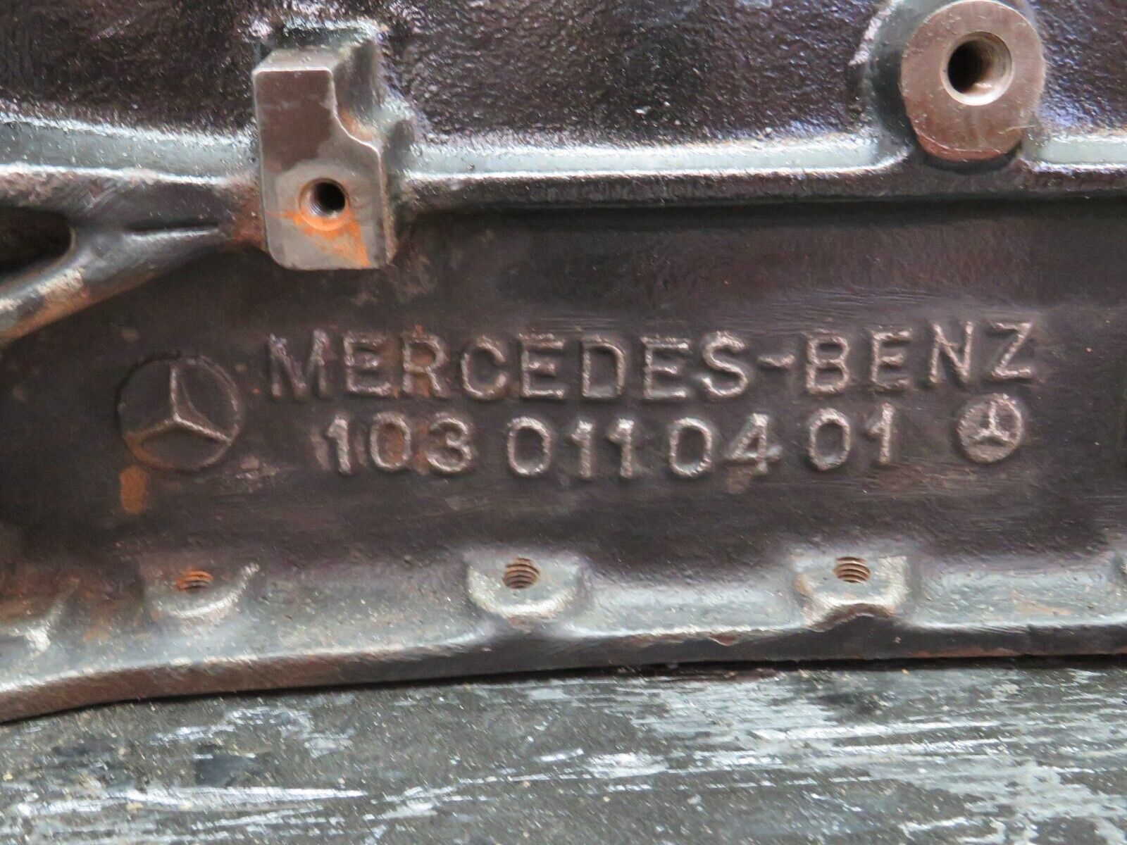 32725 Mercedes-Benz S124 300TE Wagon Engine Block M103.981 1030110401