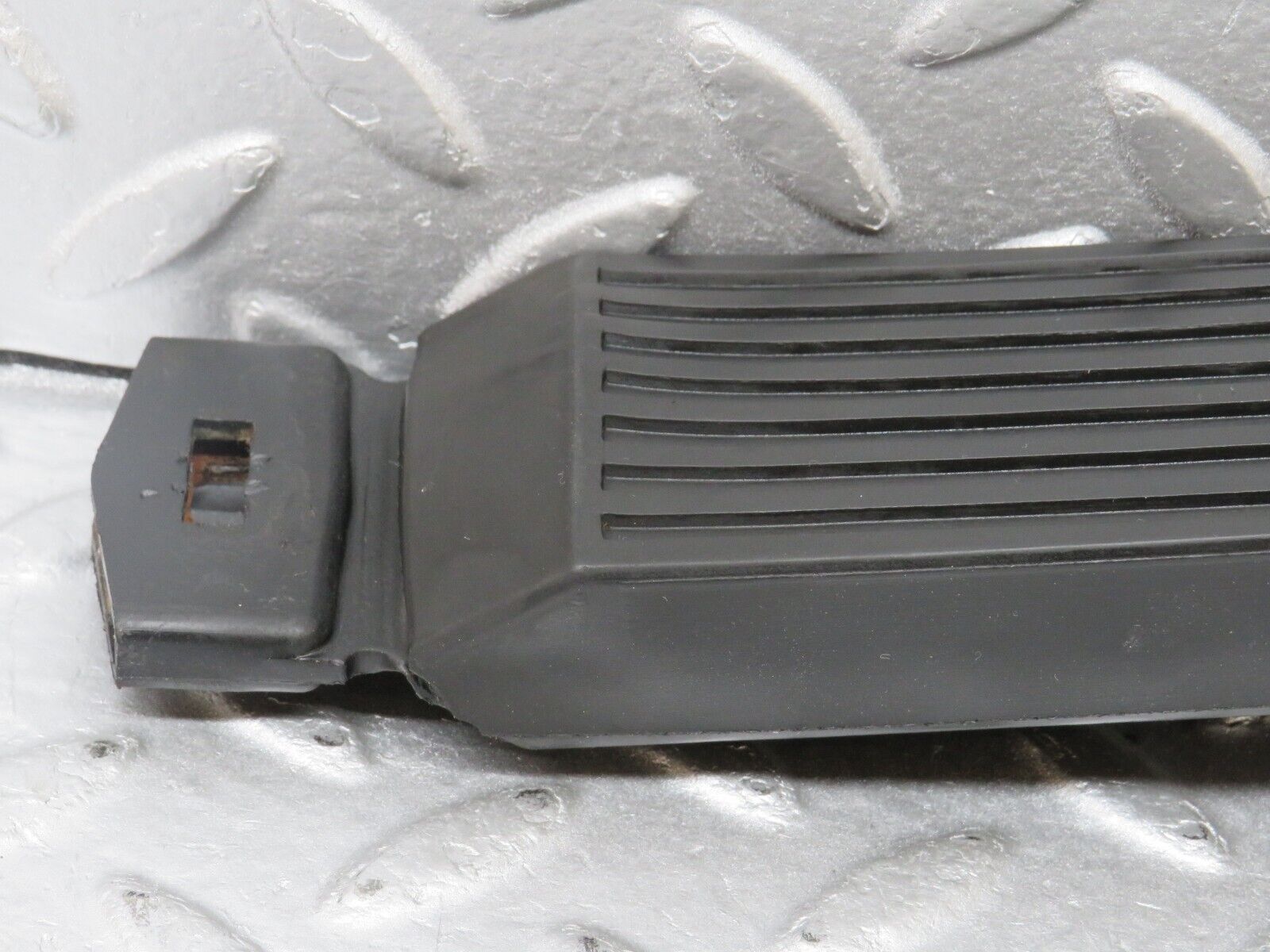 36100 Mercedes-Benz W126 420SE Accelerator Pedal With Rubber 1263000504 1233010082
