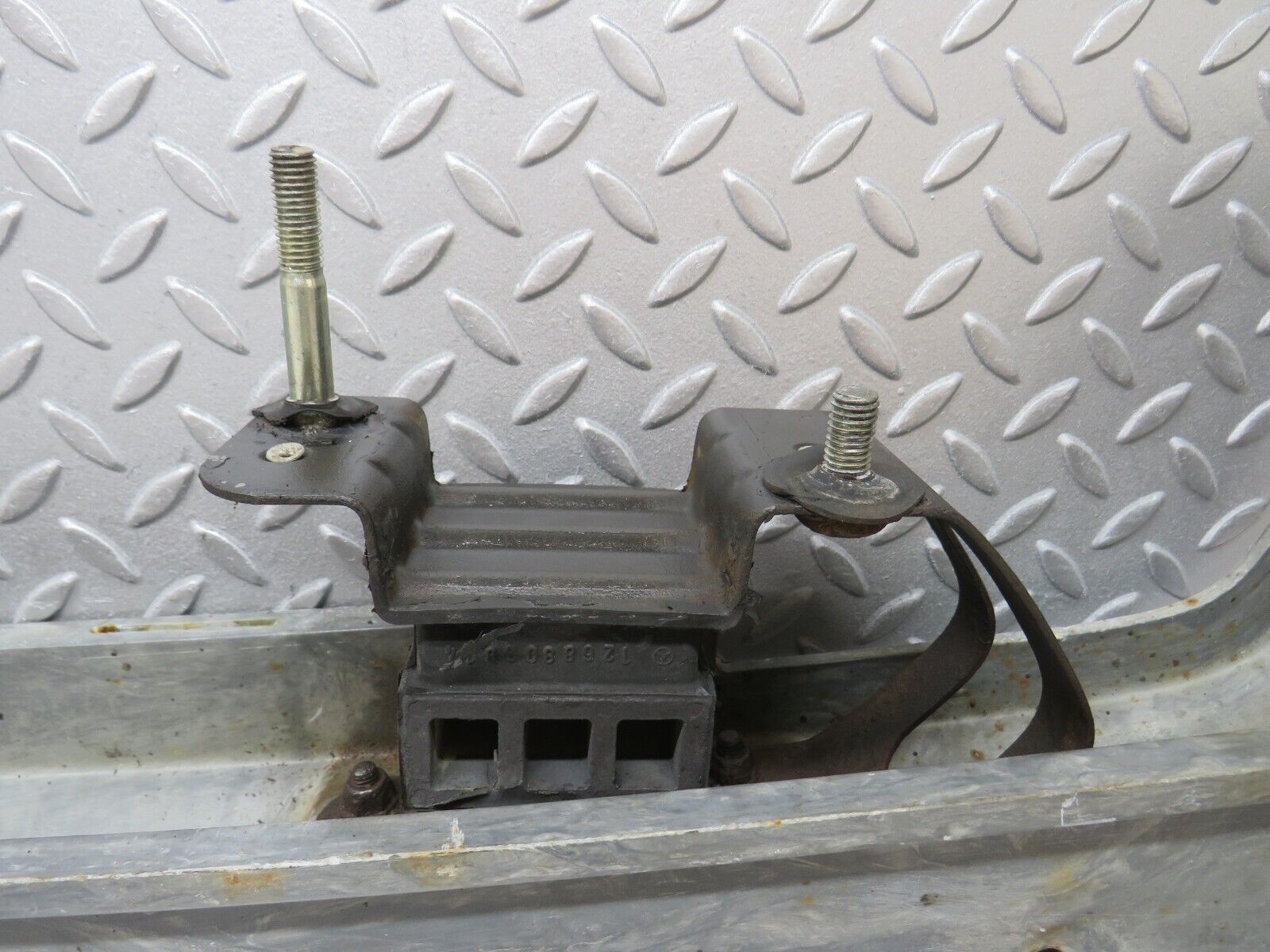 36313 Mercedes-Benz W126 420SE Rear Bumper Bracket Reinforcement 1268851105