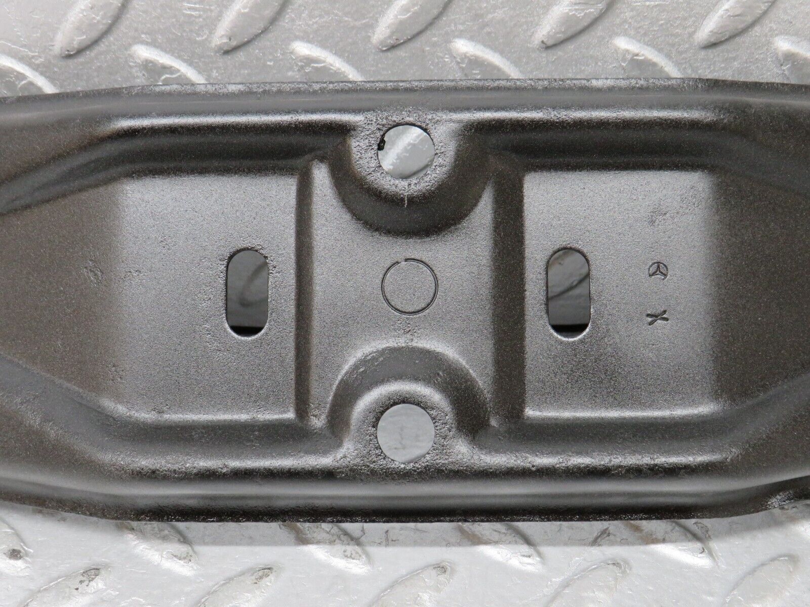 36344 Mercedes-Benz W126 420SE Gearbox Mount Bracket