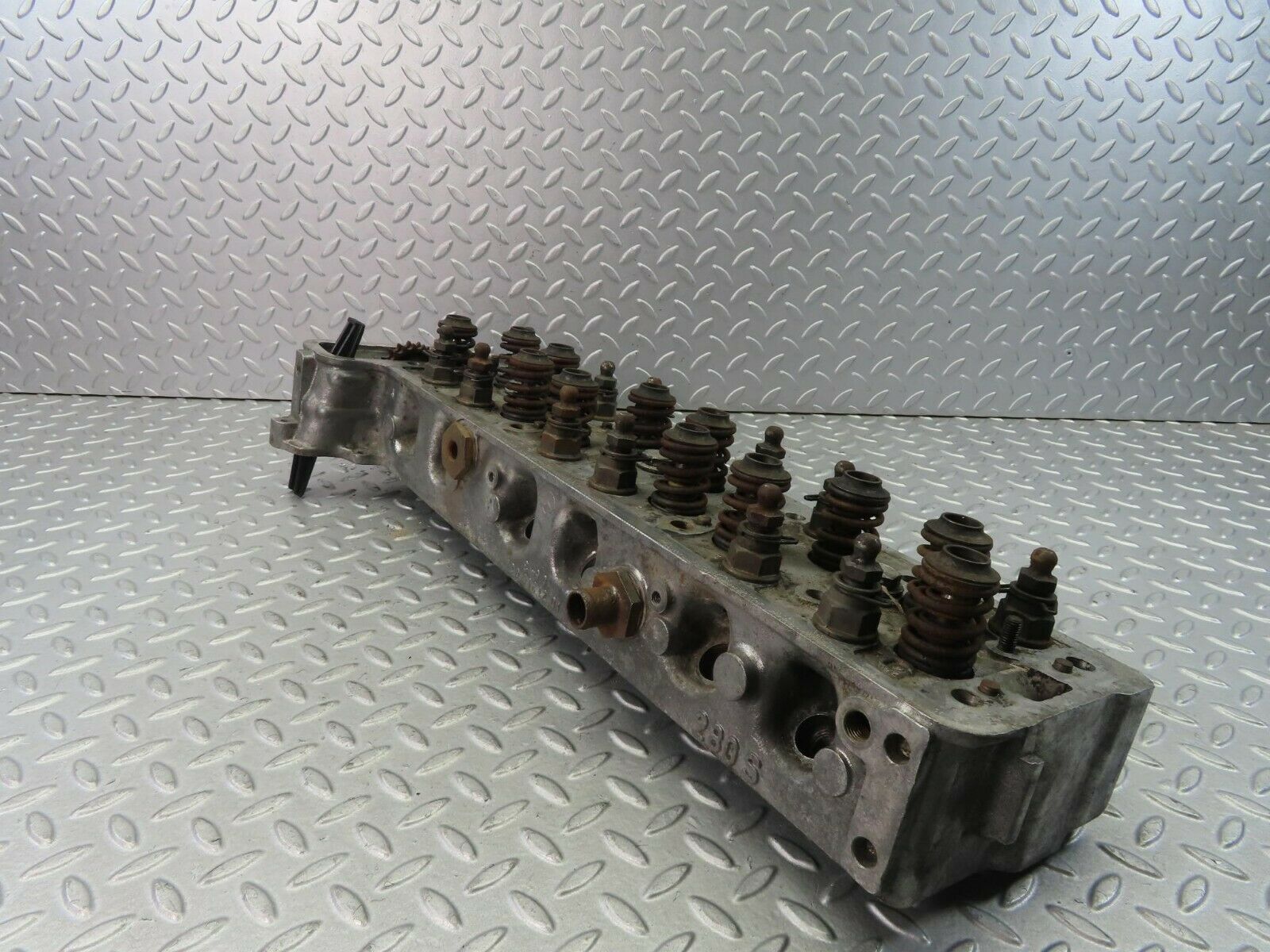 8689 Mercedes-Benz W108 Cylinder Head 1300161201