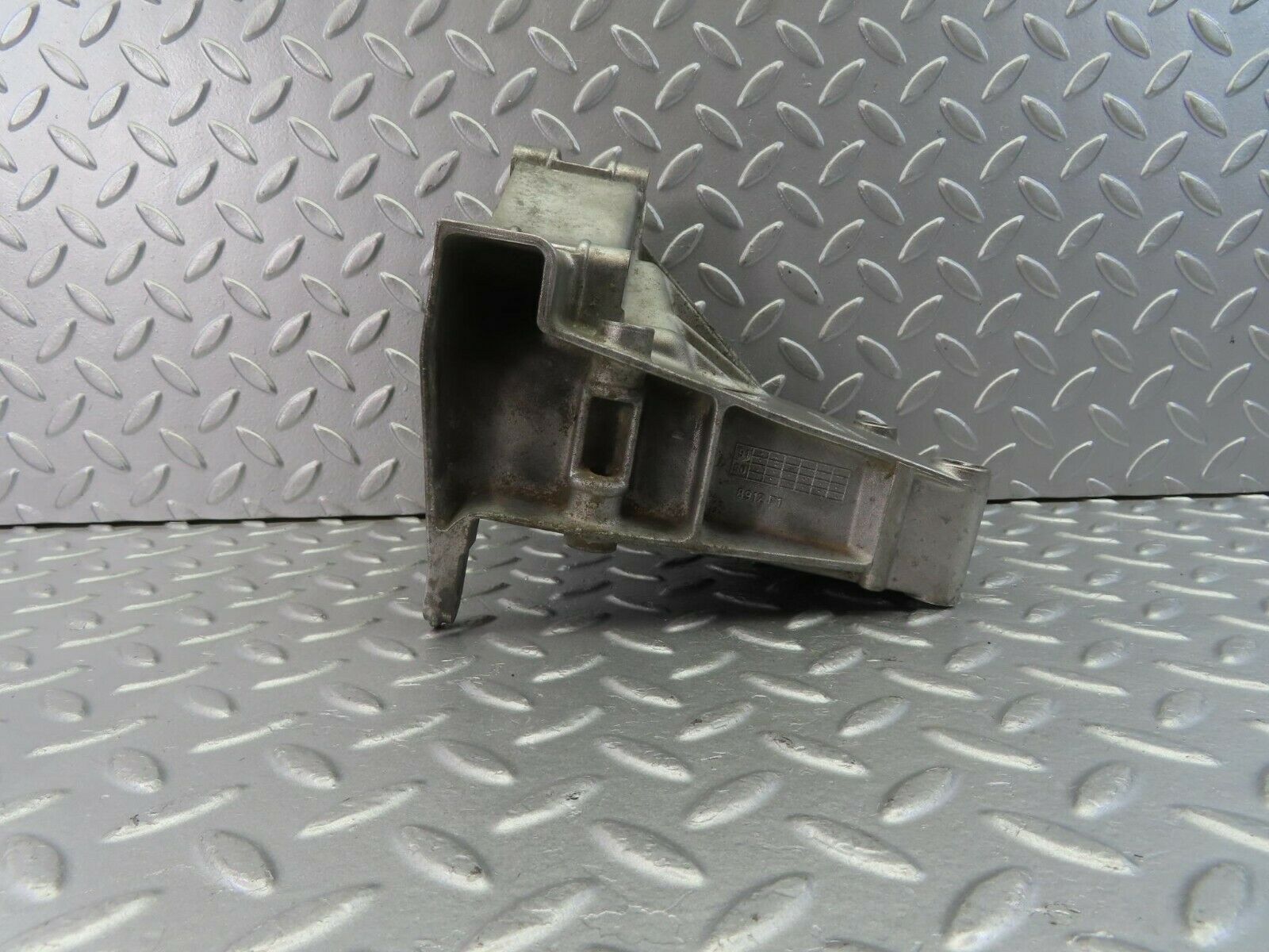 10554 Mercedes-Benz W201 190E Power Steering Pump Bracket