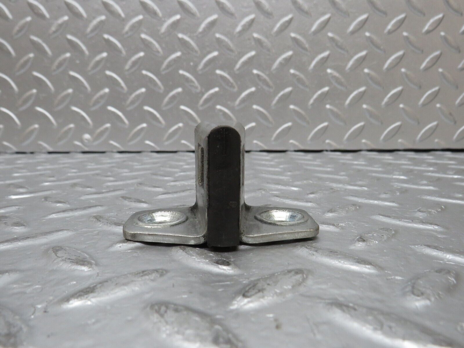 31775 Mercedes-Benz W201 190LE 1.8L Door Lock Latch